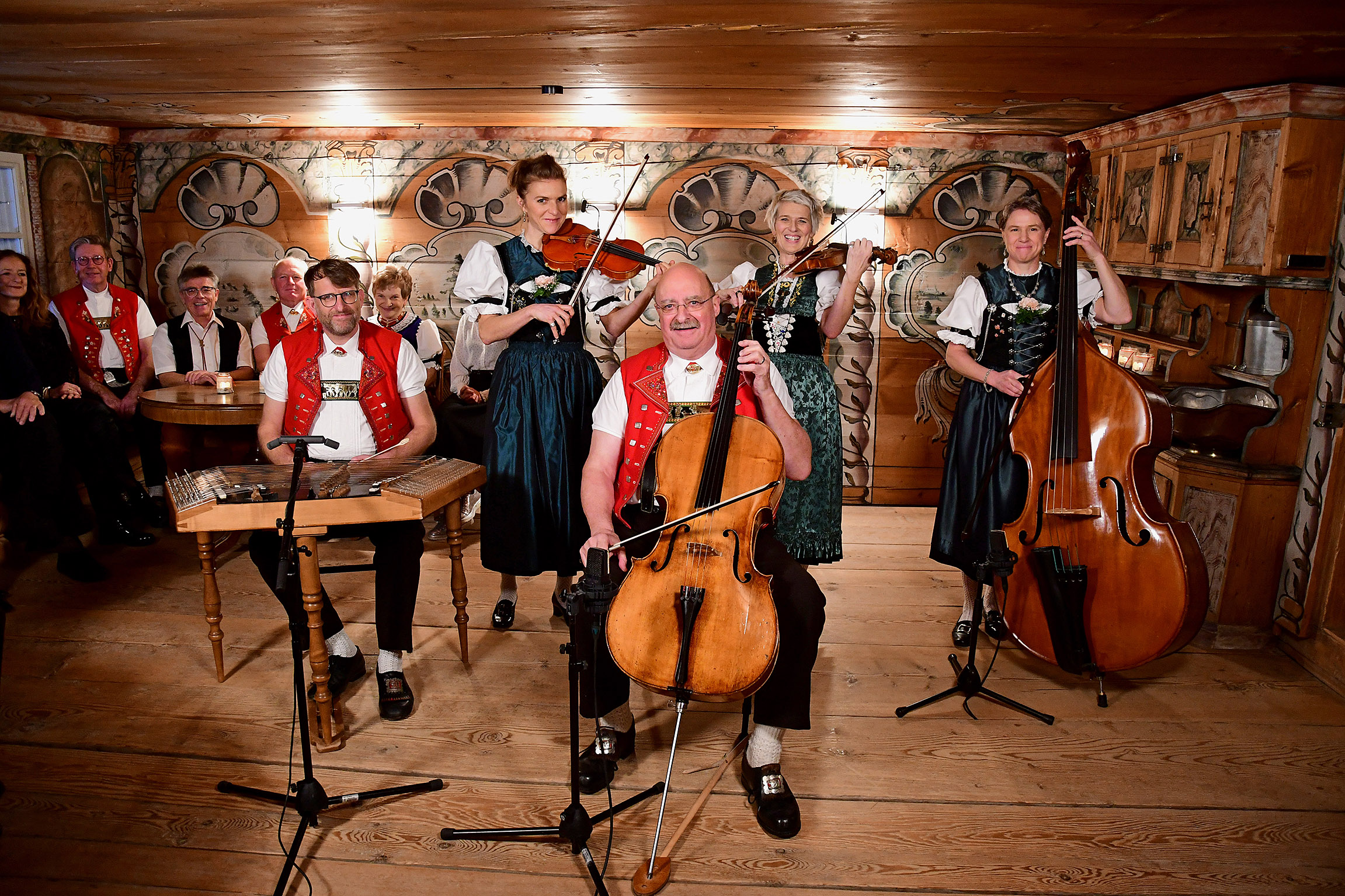 Potzmusig, 29.2.2020Brandhoelzler Striichmusig mit Thomas Looser (Hackbrett), Barbara Kamm und Barbara Betschart (Geige), Niklaus Frei (Cello) und Kathrin Zuercher (Bass). Aufzeichnung der Sendung im Roothuus in Gonten AI. Copyright: SRF/Nicolas Senn/eastdesign.ch