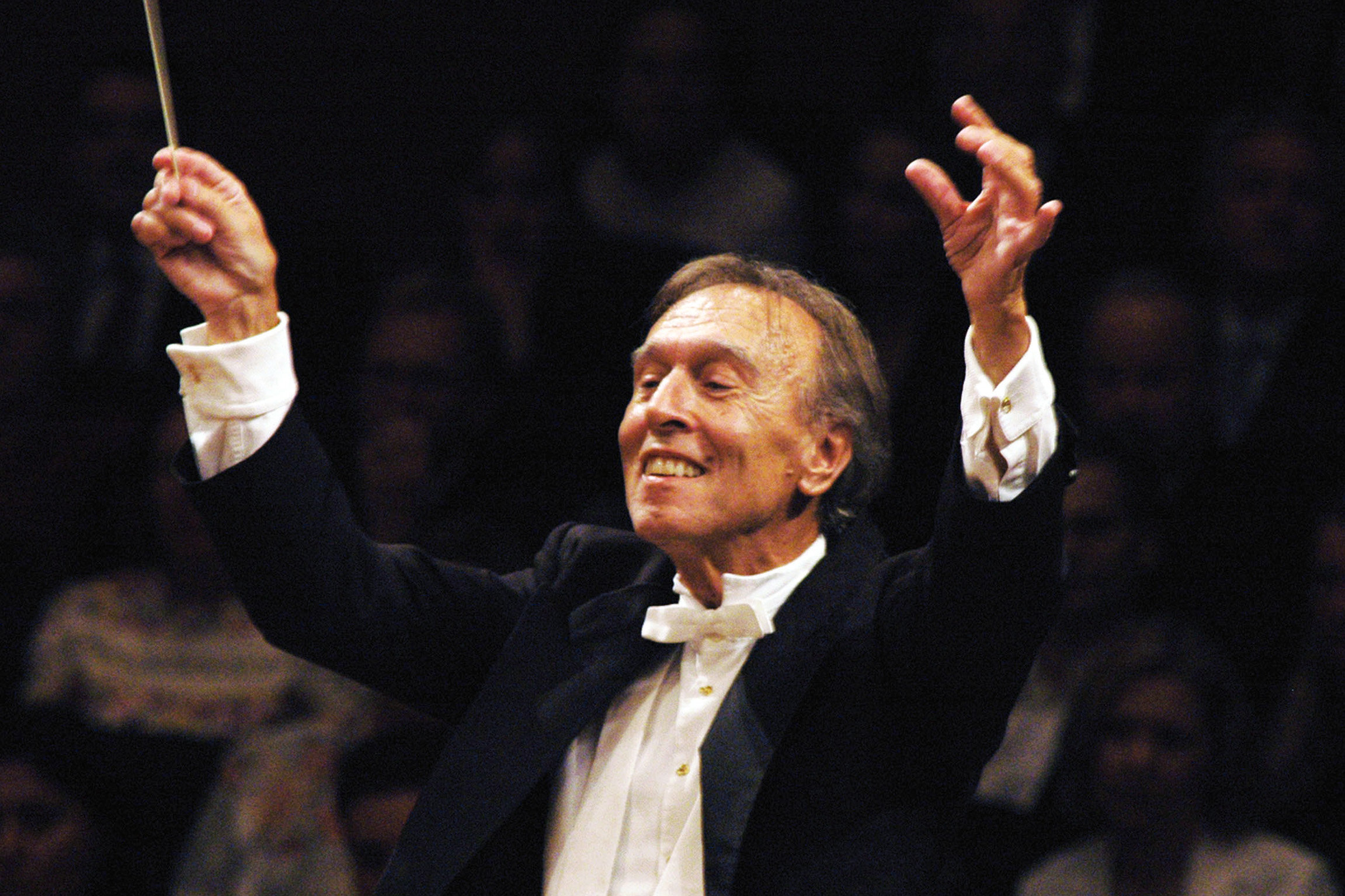 Lucerne Festival – Perlen aus 10 Jahren Claudio Abbado dirigiert das Lucerne Festival Orchestra in Gustav Mahlers Sinfonie Nr.7