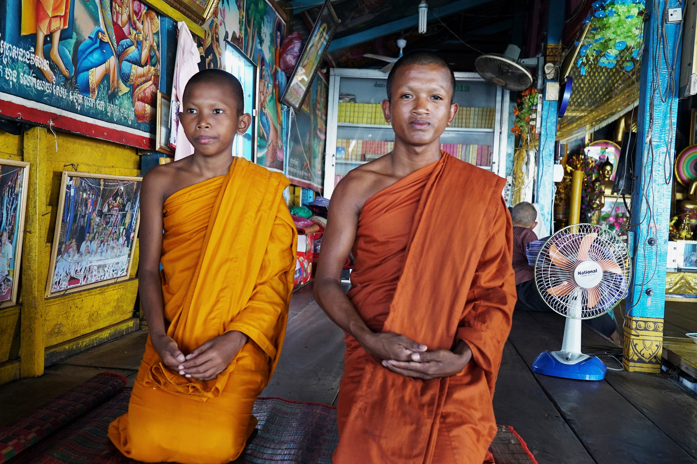 DOK Sonntag: Kambodscha – Exotische Welt am Meer Zwei kambodschanische Mönche