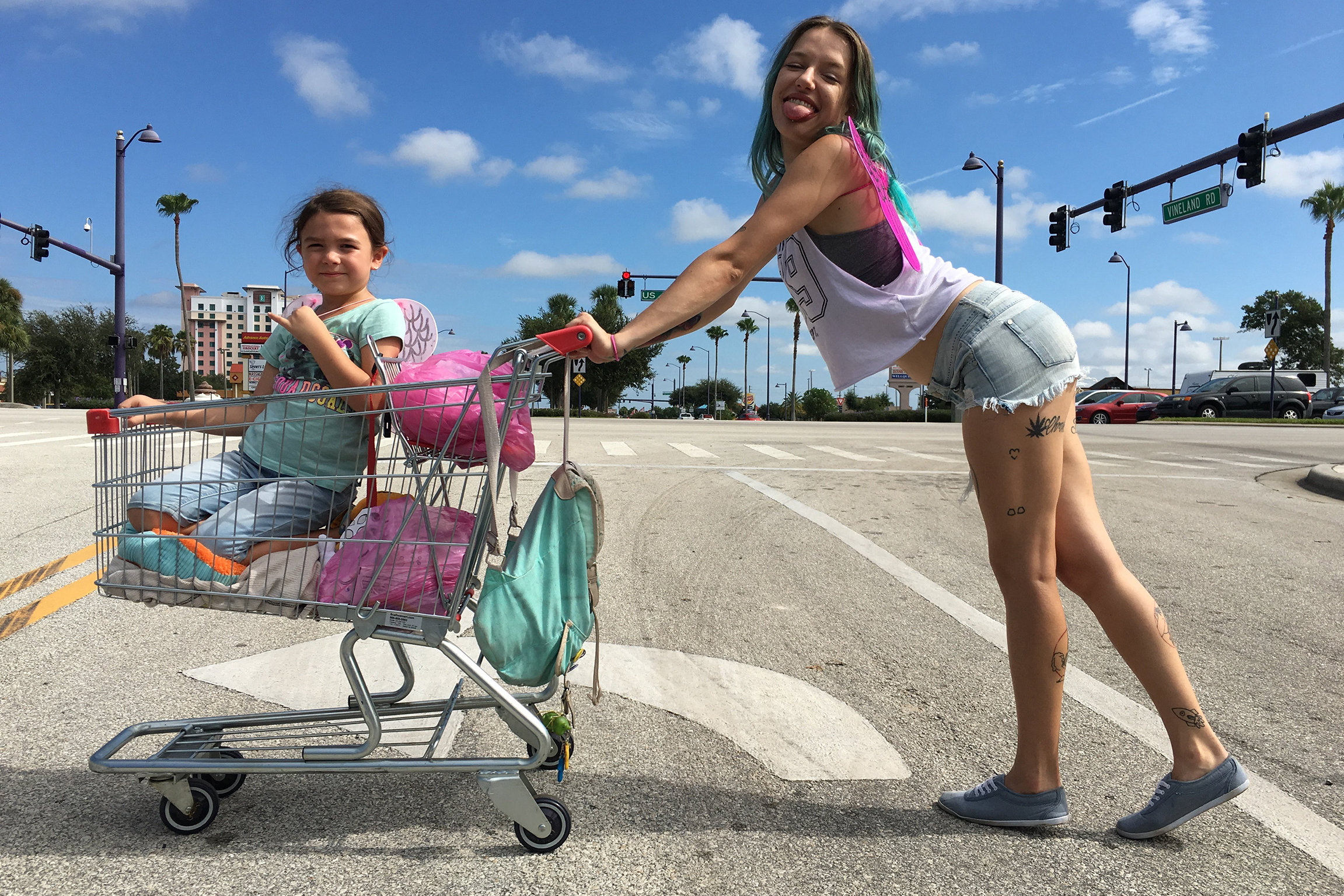 The Florida Project Mutter und Tochter schlagen sich durchs Leben: Brooklynn Prince als Moonee, Bria Vinaite als Halley