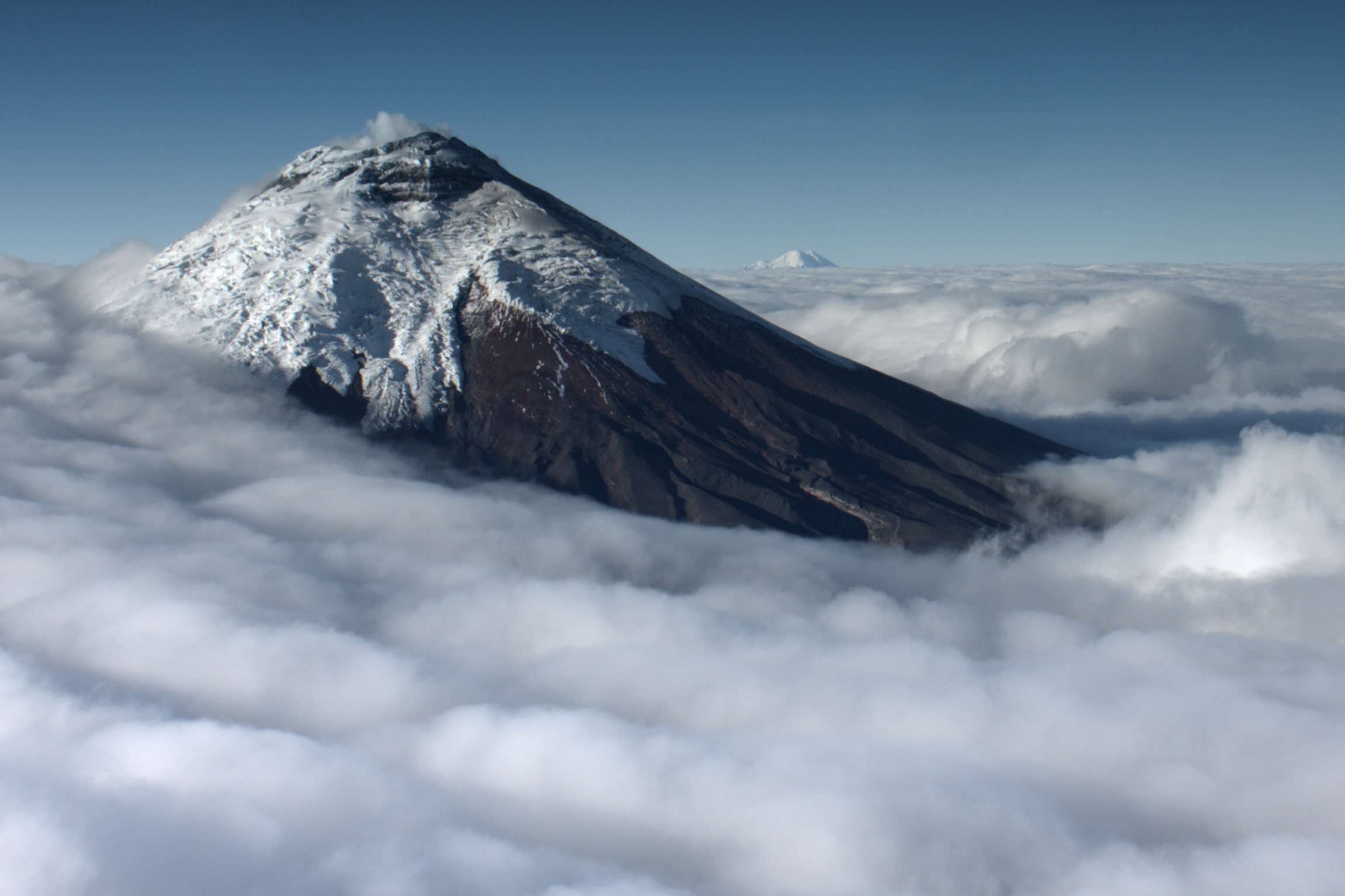 DOK Sonntag: Die Anden Schneeberge am Äquator (1/3) Schneebedeckter Cotopaxi in Equador