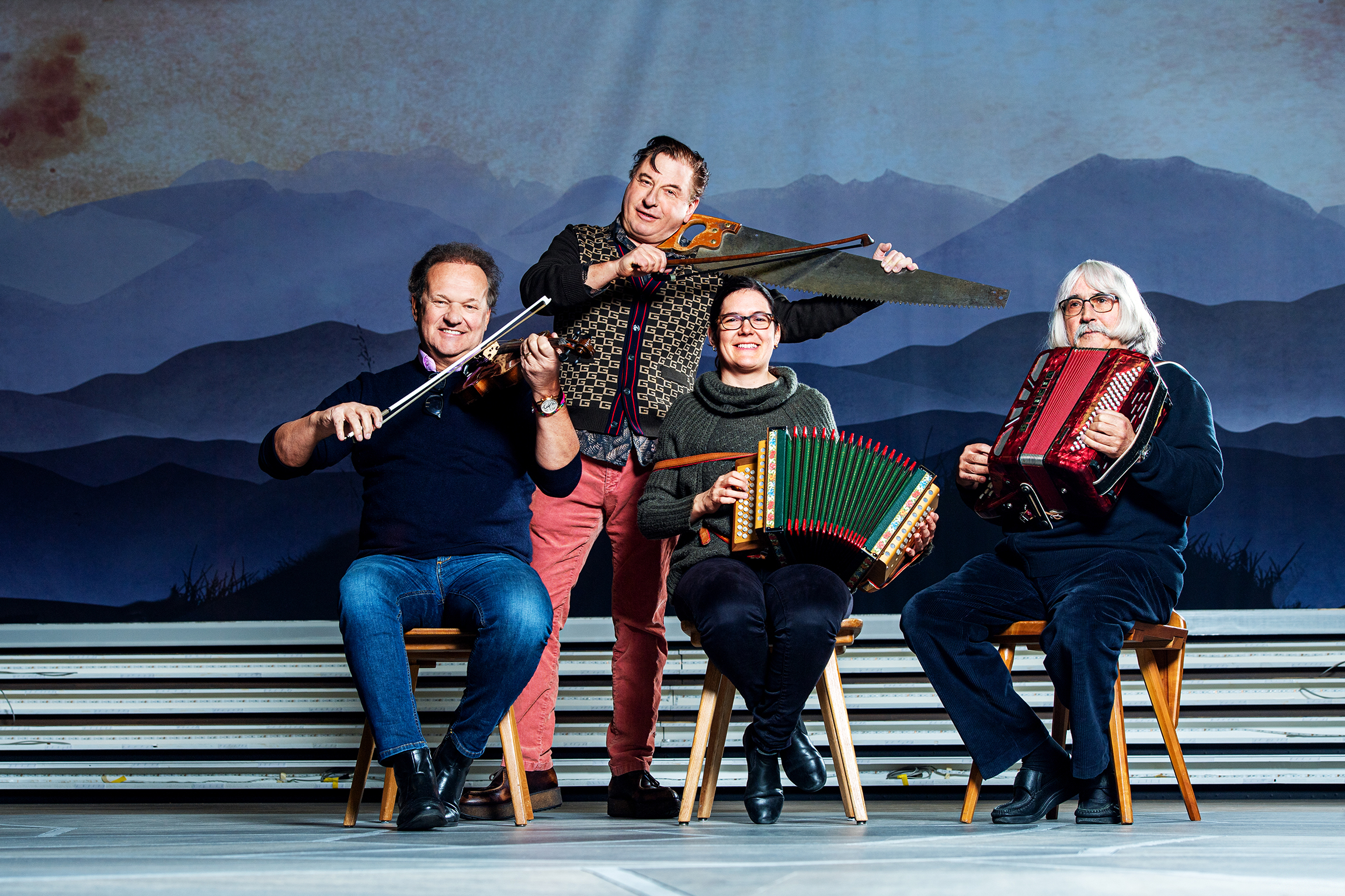 Viva Volksmusik 2020 Instrumenten-Challenge Probe zur Sendung mit (v.l.) Carlo Brunner, Beat Schlatter, Madlaina Janett und Ueli Mooser