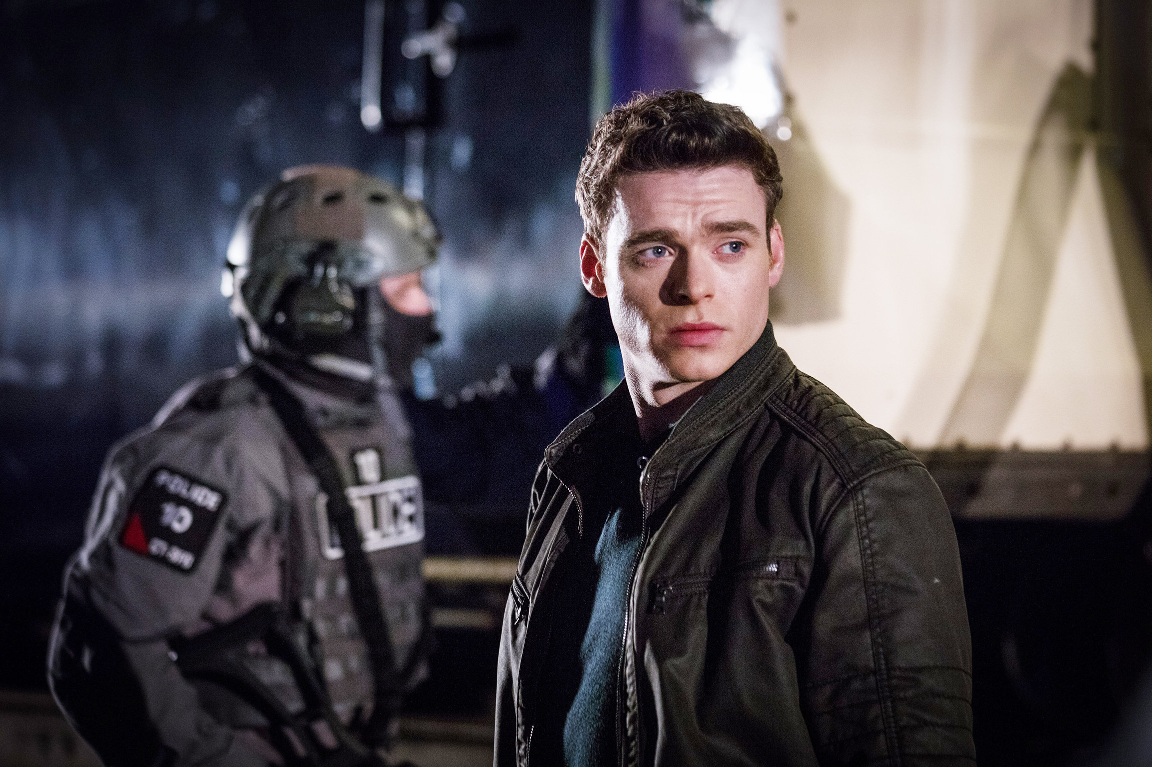 Bodyguard Staffel 1, Folge 1 Rettet einen Zug vor einem Attentat: Richard Madden als David.
