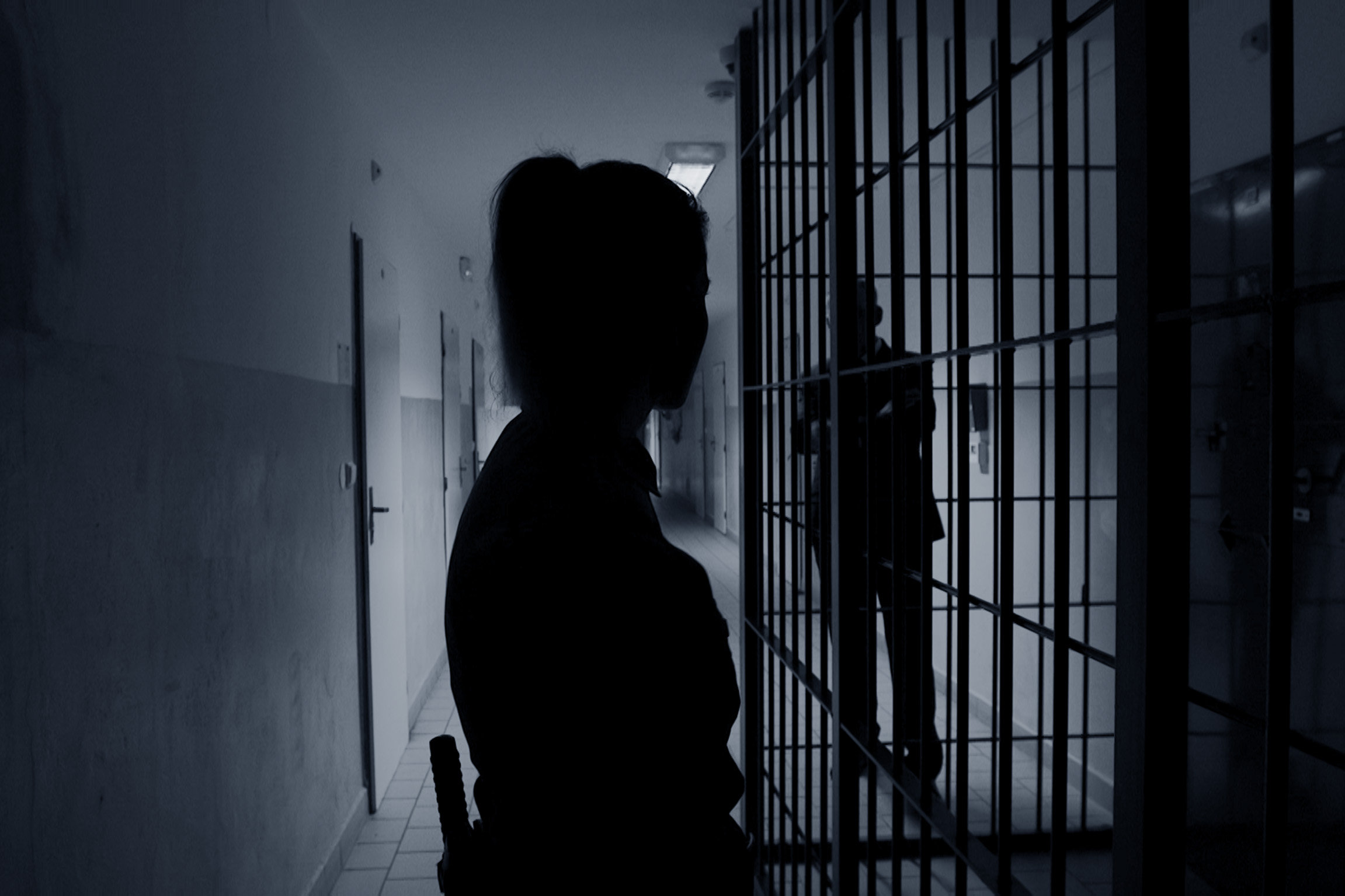 DOK - Die Aufseherin und der Häftling - Liebesflucht aus dem Gefängnis Nachgestellte Szene: Aufseherin und Gefängnis-Direktor