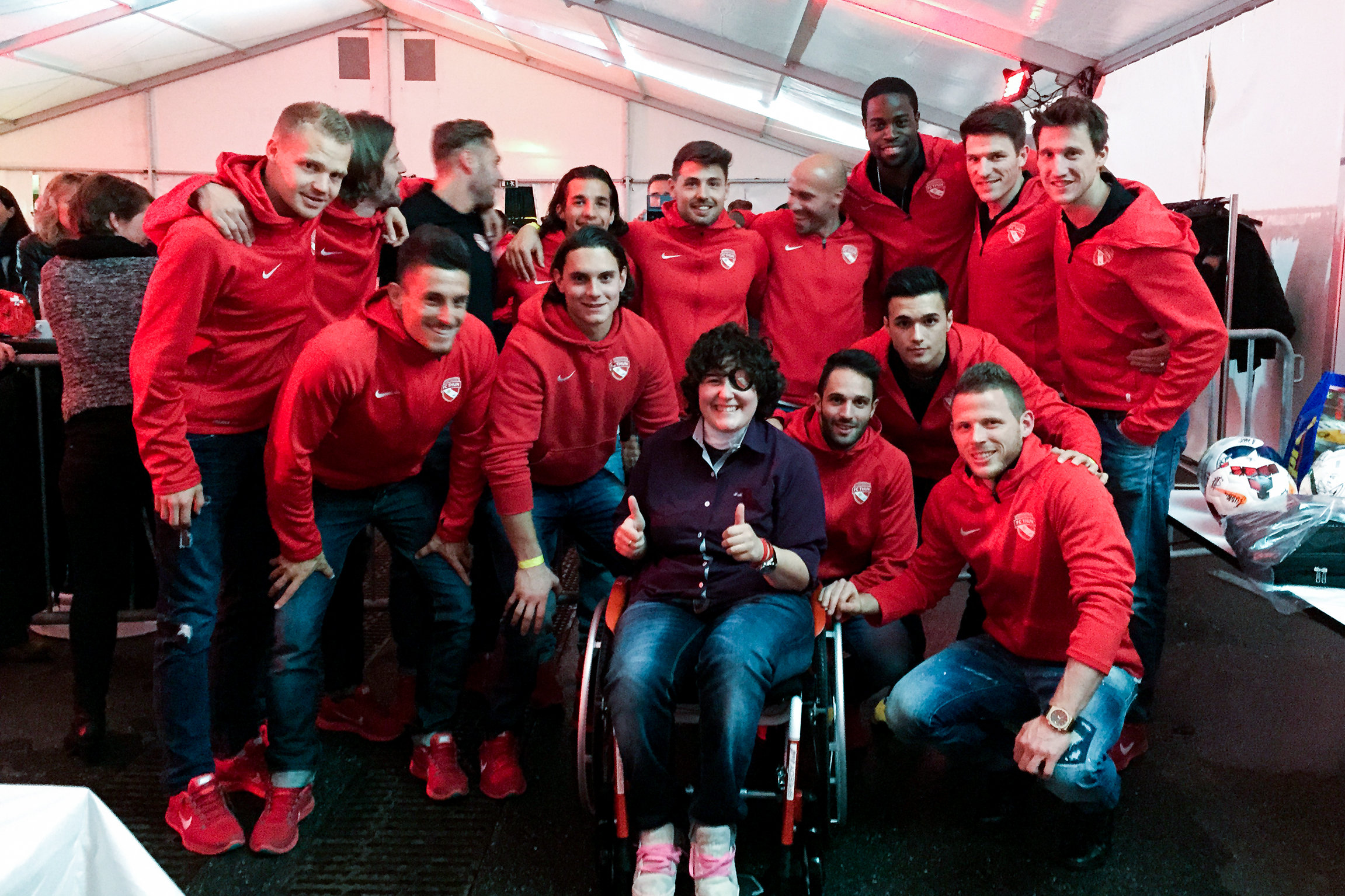 Reporter: Luanas Leben mit MS Luana Montanaro mit der Mannschaft «ihres» Fussballclubs, dem FC Thun
