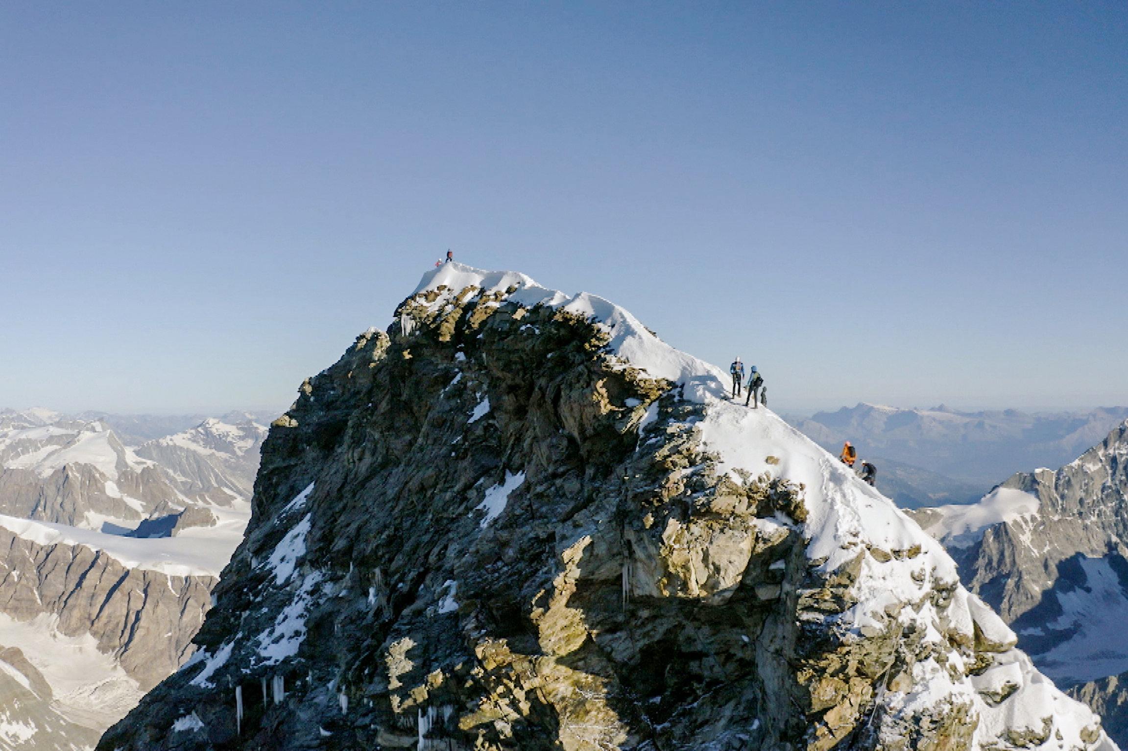 Reporter: Mythos Matterhorn – Ein Erfahrungsbericht Ziel erreicht: Matthias Lüscher und Anjan Trauffer auf dem Gipfel.