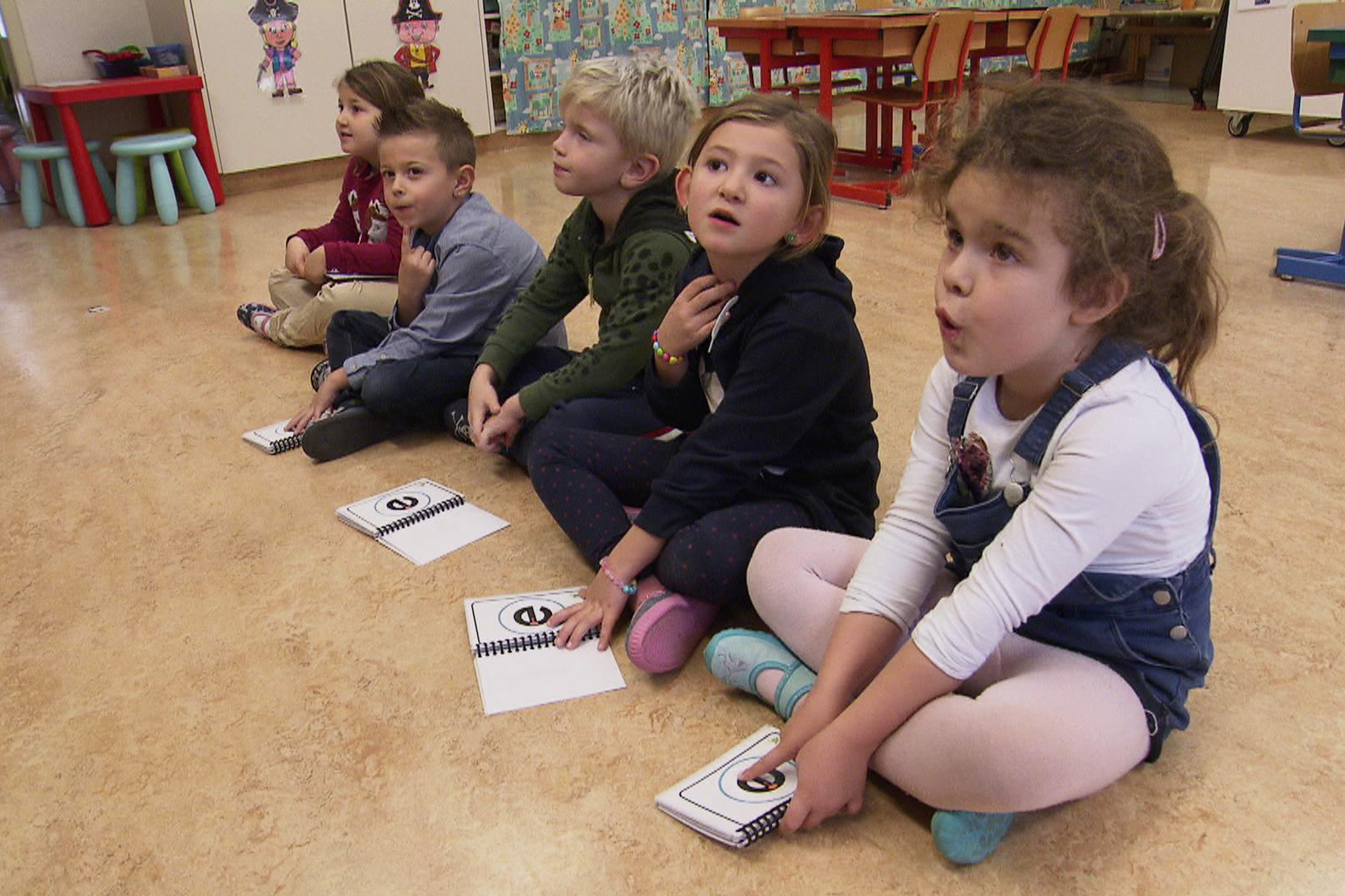 Signes Gebärdensprache in der Schule Schüler im Walliser Zentrum für Audiopädagogik