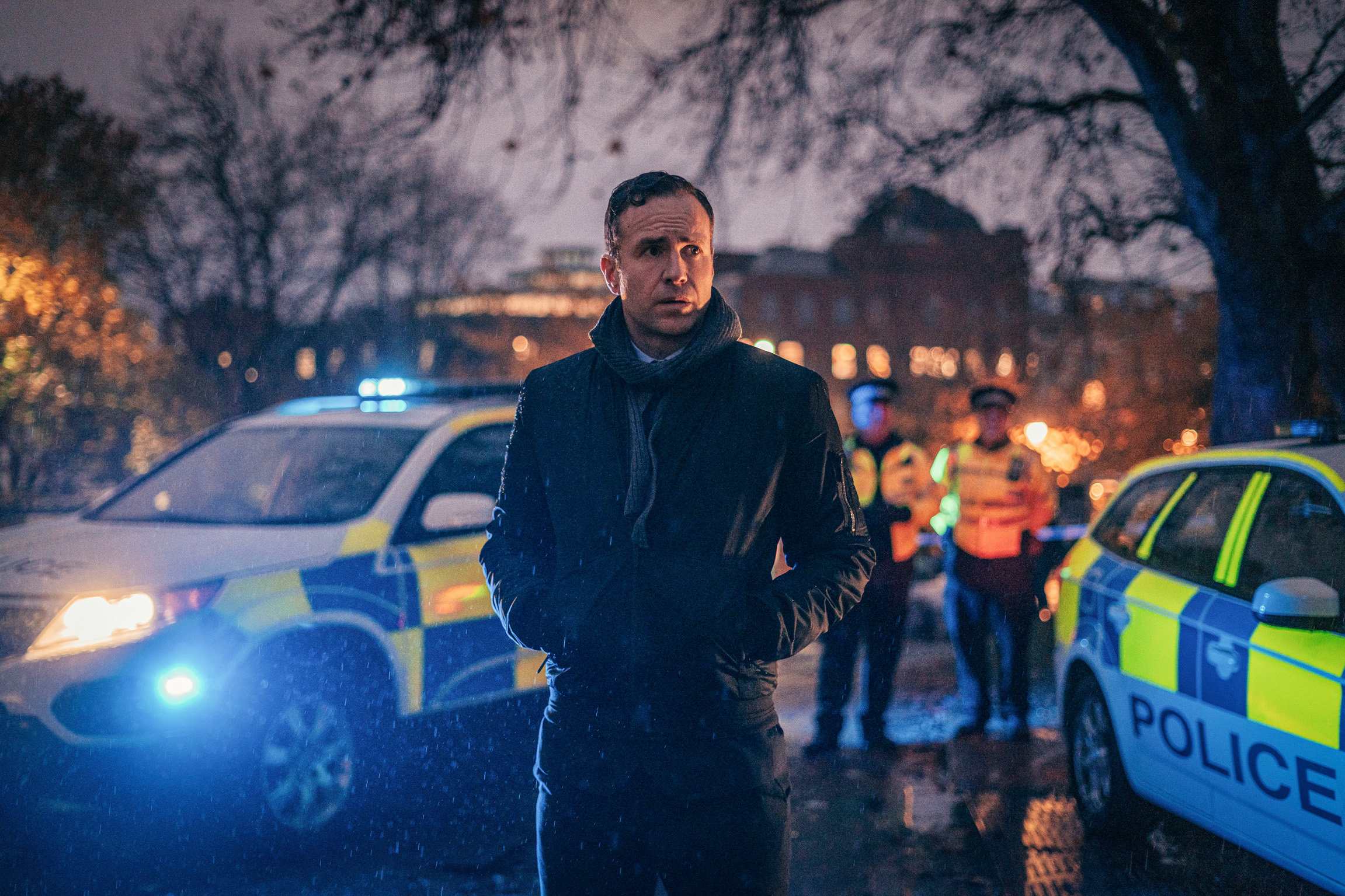 Der Giftanschlag von Salisbury Folge 1 Polizeibeamte Nick Bailey am Einsatzort: Rafe Spall als Nick Bailey