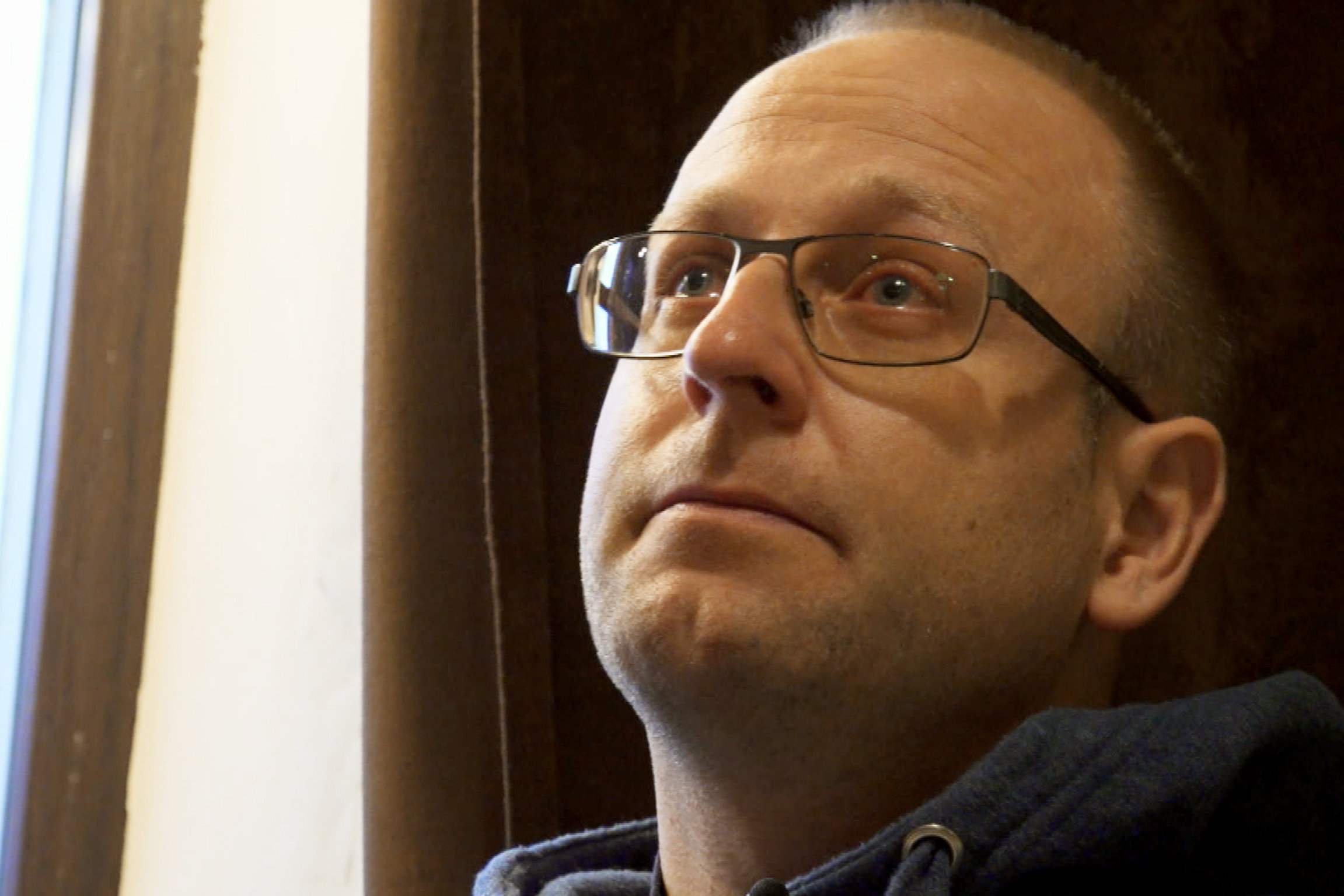 Reporter Ein Vater kämpft um seine Kinder Peter Schlagmüller sucht seit rund zwei Jahren nach seinen verschwundenen Kindern.