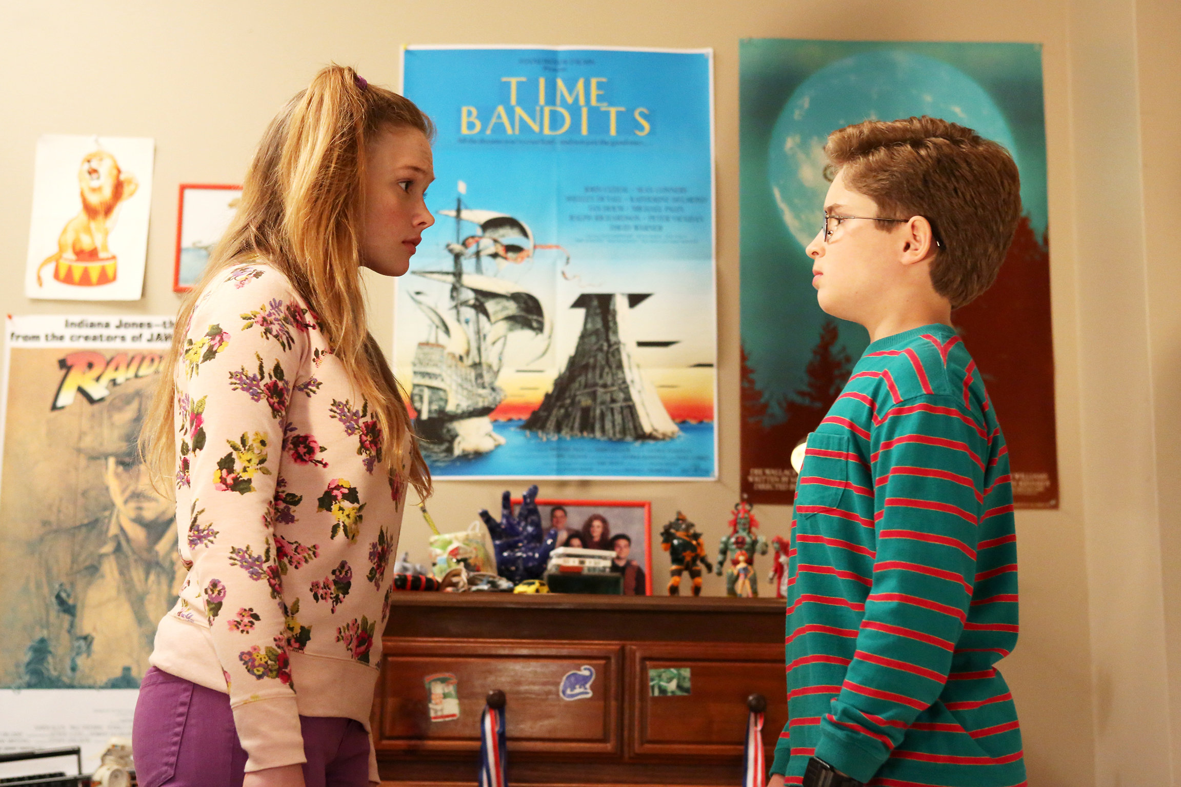 Die Goldbergs Staffel 1 Folge 20 Sind die Schulfreunde mehr als Freunde?: Natalie Alyn Lind als Dana Caldwell, Sean Giambrone als Adam Goldberg