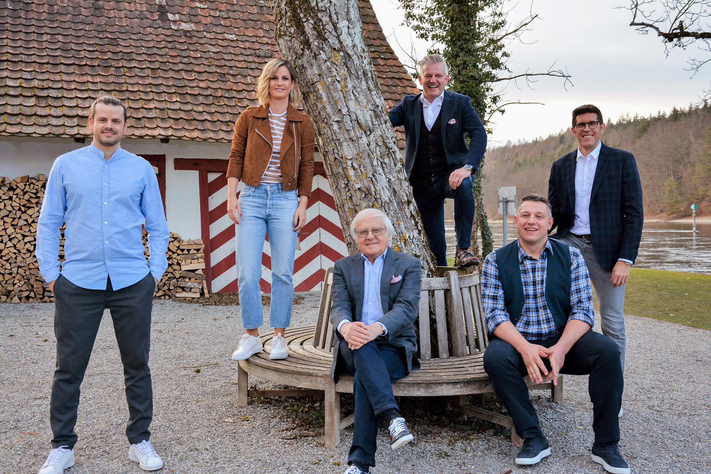 Samschtig-JassEURO-Spezial mit Gress, Huggel & Co.Tranquillo Barnetta, Moderatorin Fabienne Bamert, Gilbert Gress, Rainer Maria Salzgeber, Schiedsrichter Jörg Abderhalden und Benjamin HuggelCopyright: SRF