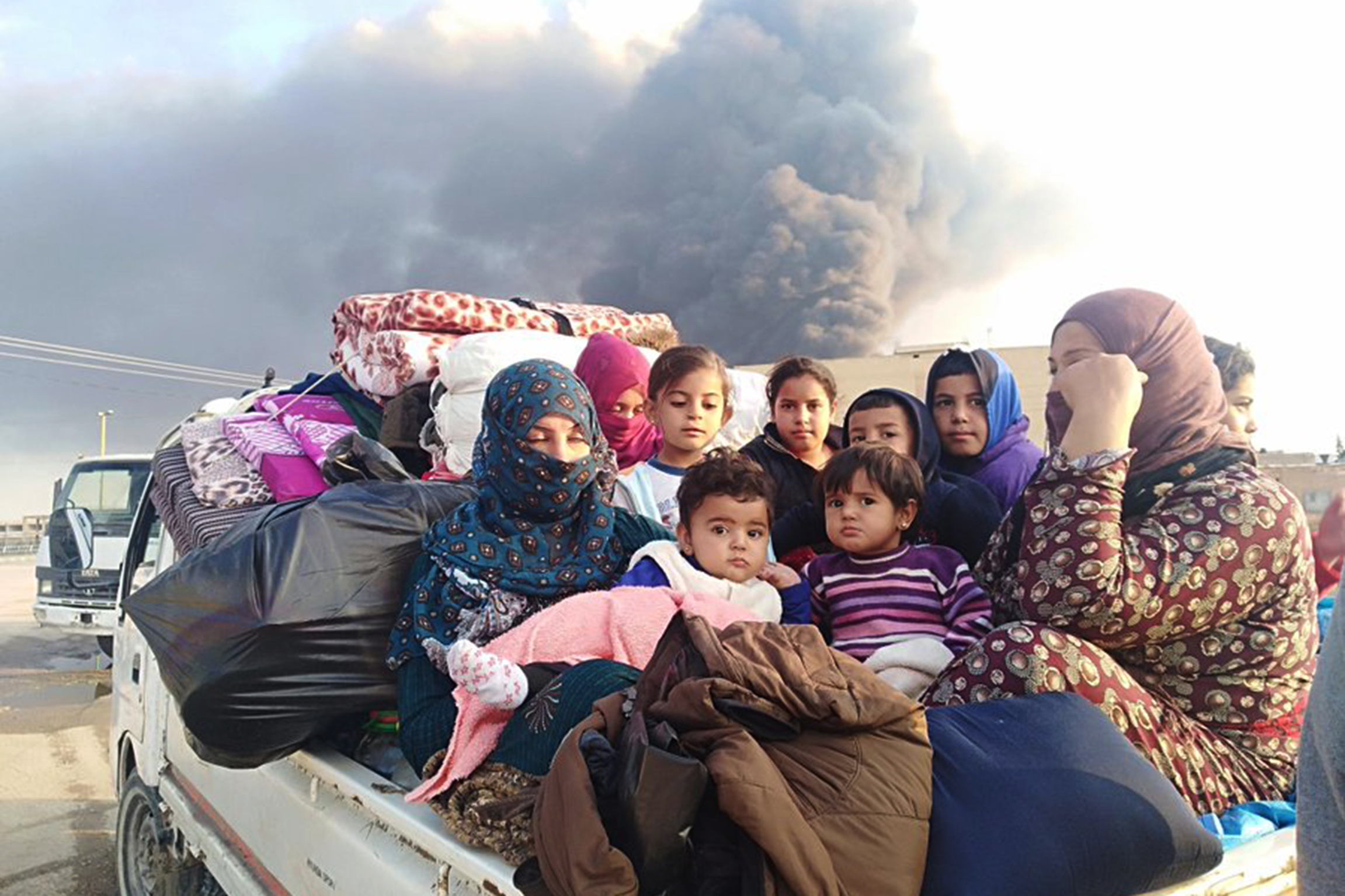#SRFglobal am 7.11.19 Seit einem Monat läuft die türkische Invasion im Norden Syriens. Was der türkische Präsident euphemistisch als «Operation Friedensquelle» bezeichnet, läuft in der Tat auf eine Vertreibung der kurdischen Bevölkerung und eine ethnische Säuberung hinaus.Florian Inhauser diskutiert mit der Deutsch-Jesidin Düzen Tekkal im Studio und dem SRF-Nahostkorrespondenten Pascal Weber.