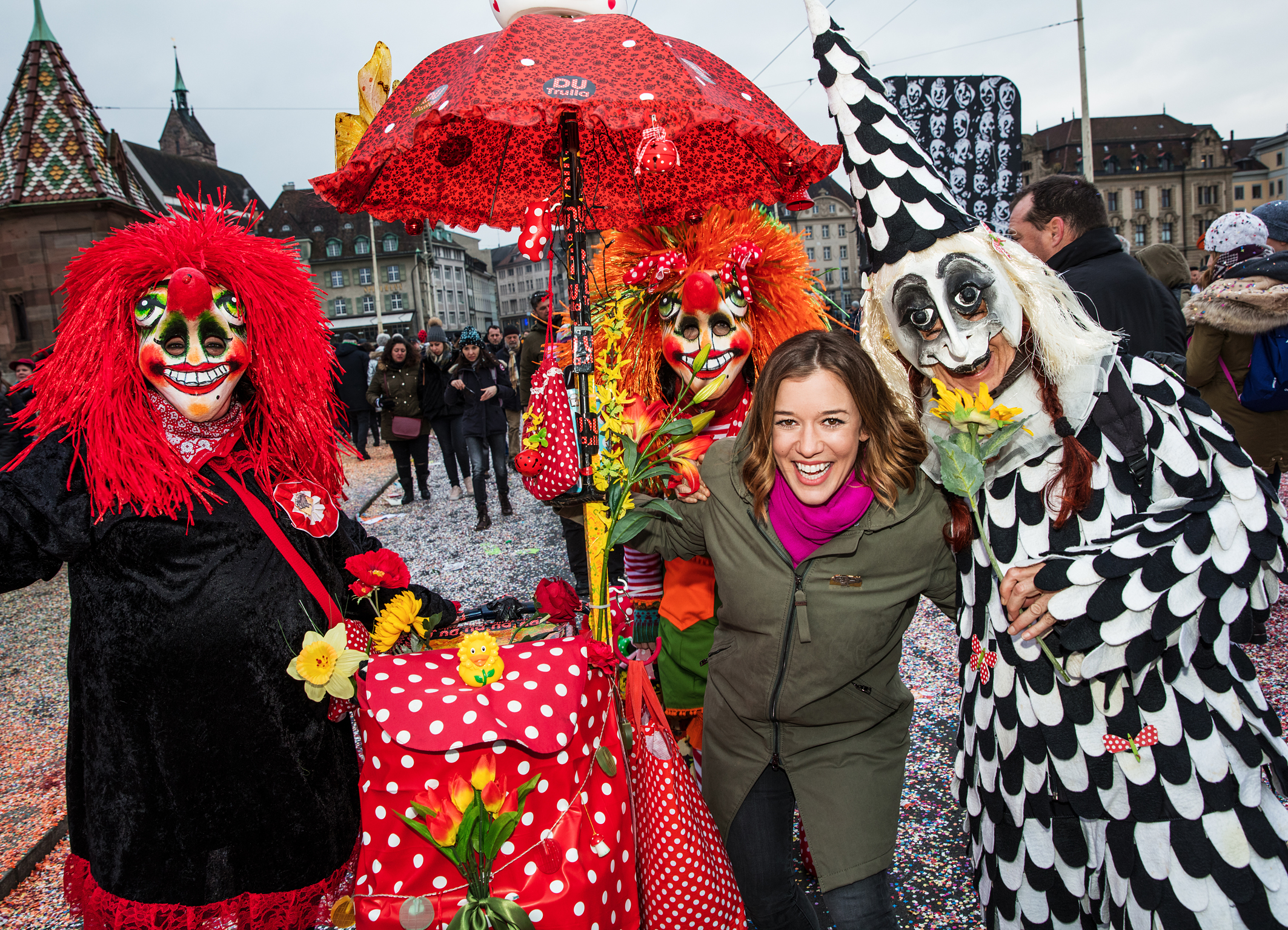 Basler Fasnacht 2018Impressionen vom Cortège am19.2.2018Moderatorin Eva Nidecker im FasnachtstreibenCopyright: SRF/Lucian Hunziker