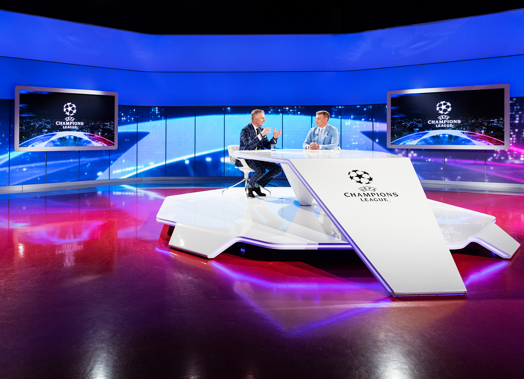 UEFA Champions League SRF Sport Moderator Rainer Maria Salzgeber und SRF-Experte Peter Knäbel im Sportstudio