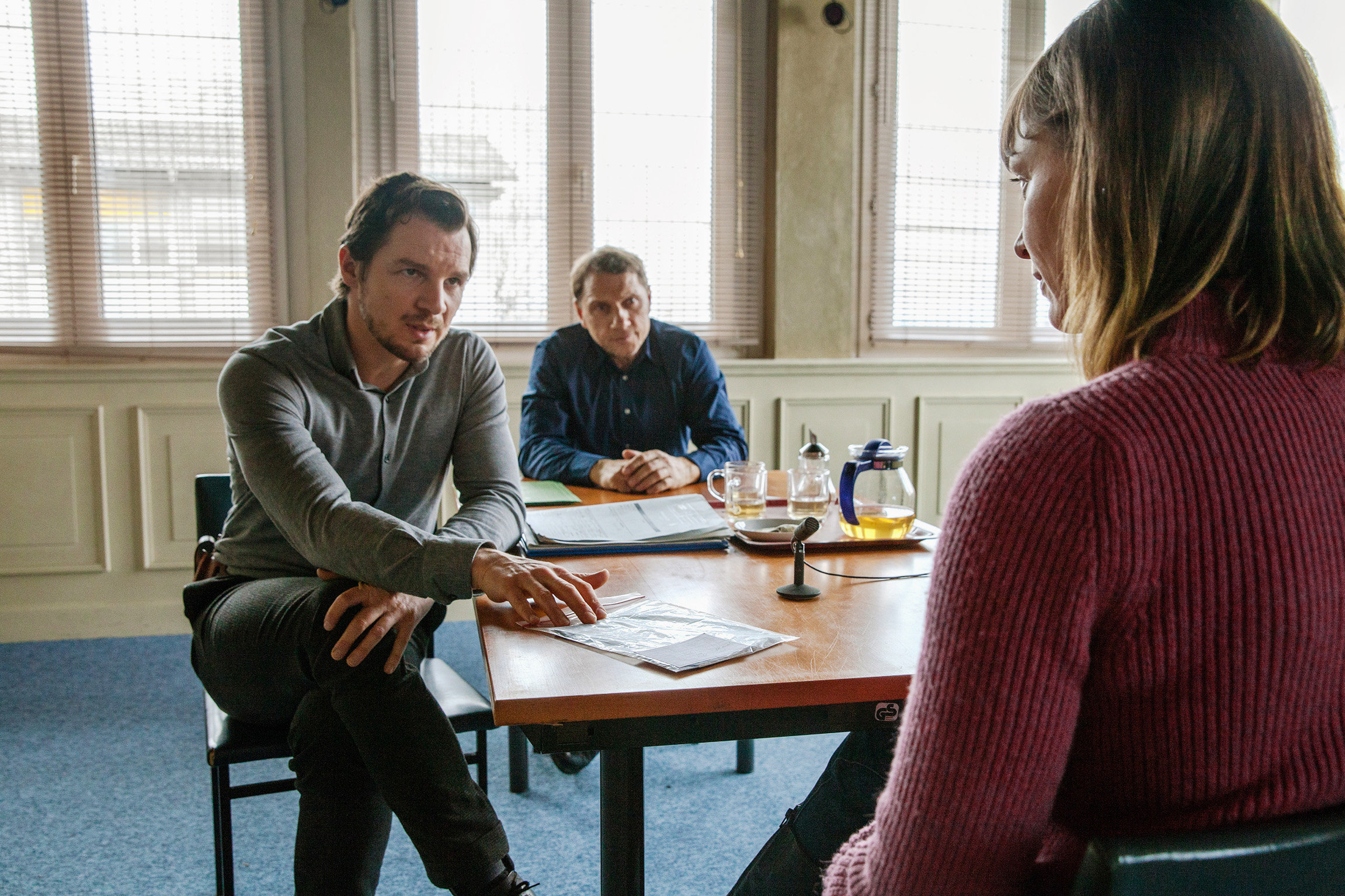 Tatort – Anne und der Tod. Sie stellen sie zur Rede: Felix Klare als Kriminalhauptkommissar Sebastian Bootz, Richy Müller als Kriminalhauptkommissar Thorsten Lannert