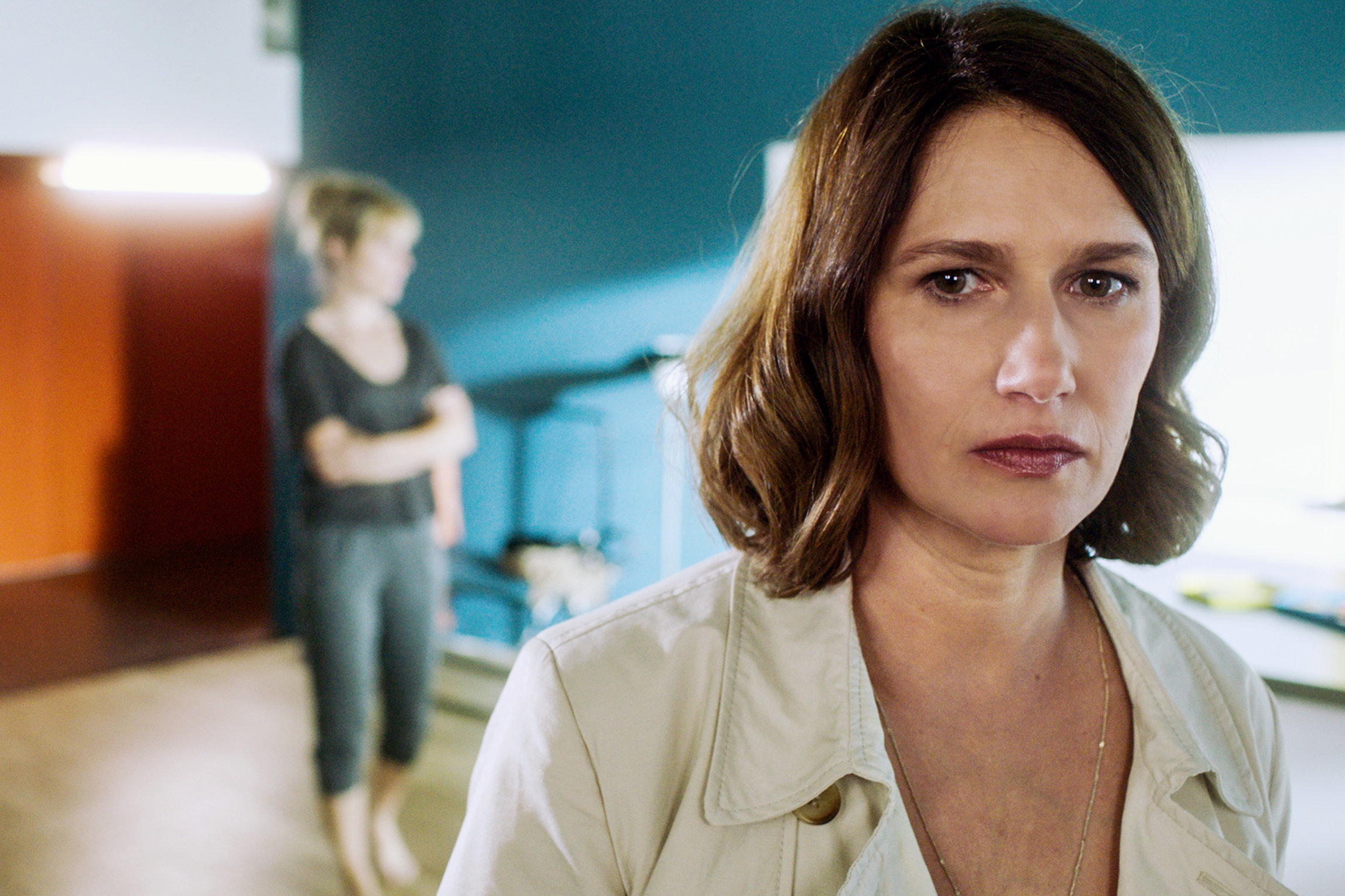 Doppelleben Folge 1 In der Wohnung von Nina: Anna Pieri als Nina, Marina Golovine als Laurence