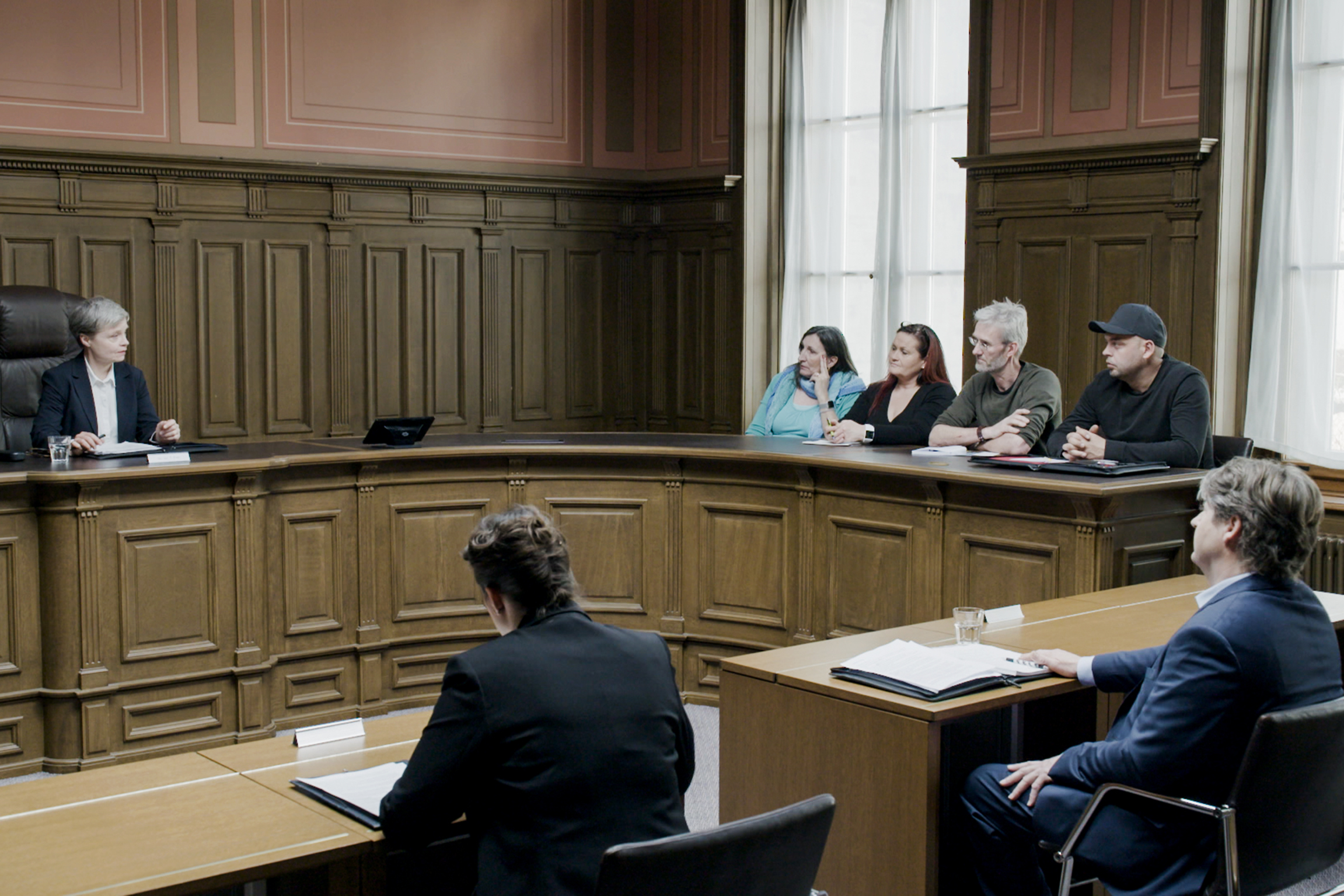 Das Tribunal Folge 1 Sexuelle Belästigung Gerichtsverhandlung:  Nessenti Ott, Francine Hauswirth, Urs Gloor, Florim Brajshori