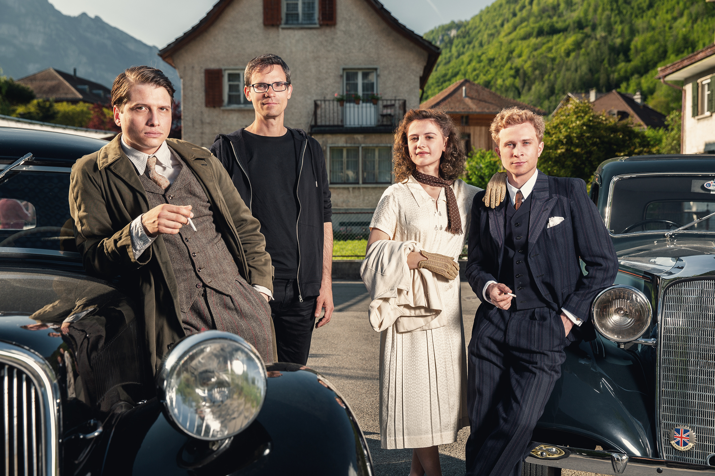 SRF Schweizer Film Frieden v.l. Dimitri Stapfer als Egon Leutenegger, Regisseur Michael Schärer, Max Hubacher als Johann Leutenegger und Annina Walt als Klara Leutenegger-Tobler