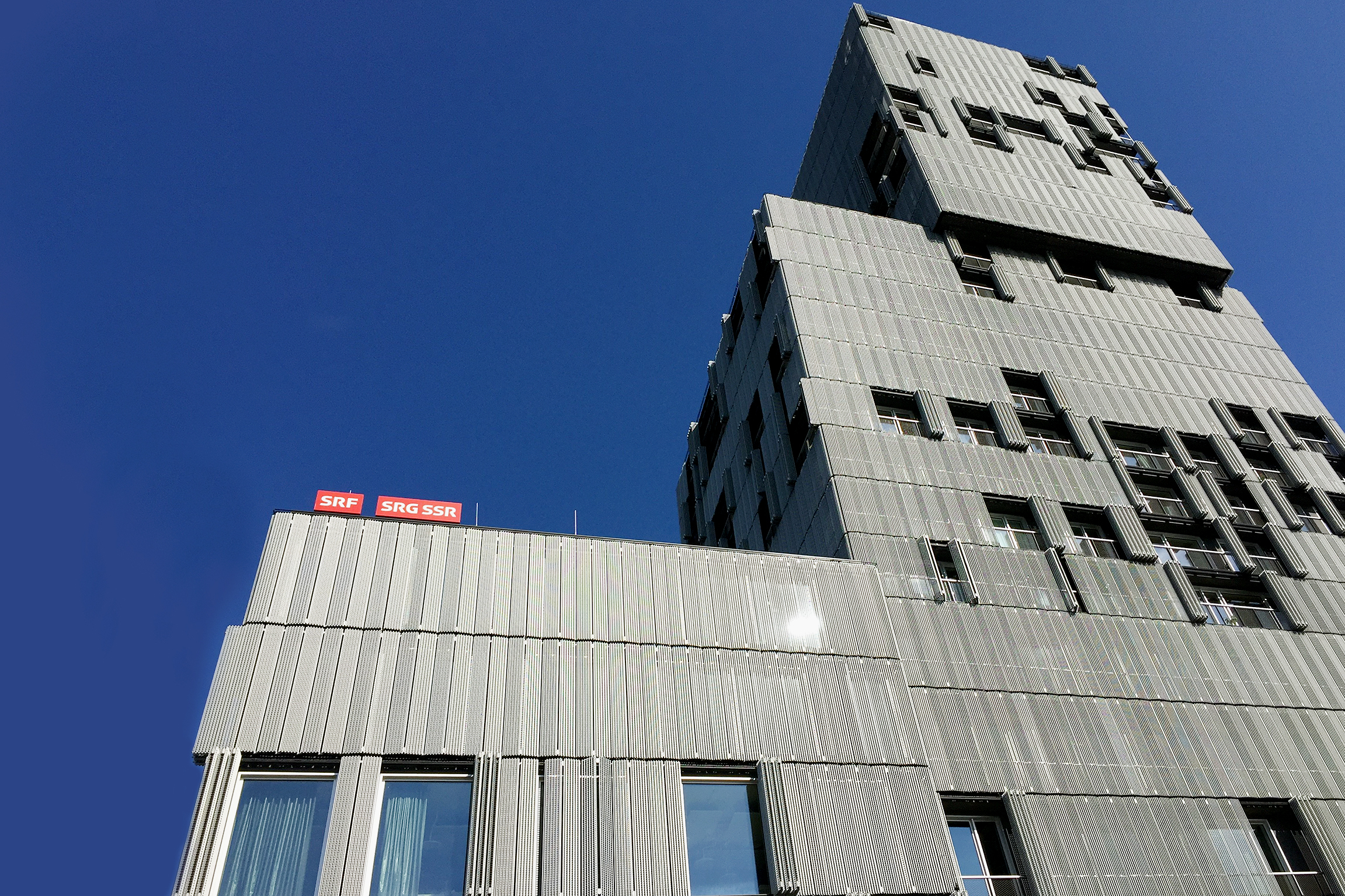 SRF Radiostudio Basel im Meret Oppenheim Hochhaus Aussenaufnahme des Meret Oppenheim Hochhauses mit dem Radiostudio 2019