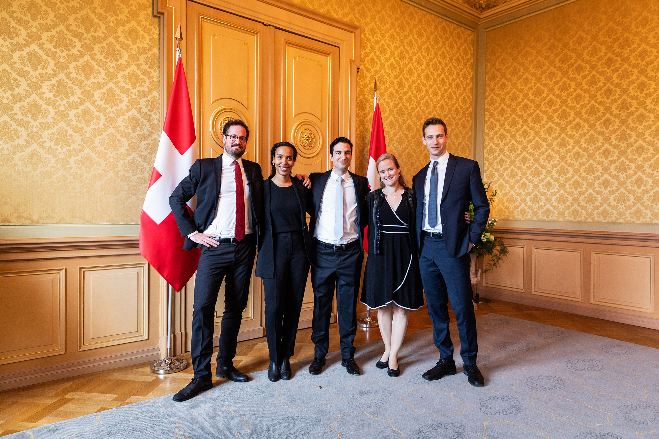 Die jungen DiplomatenFeierliche Diplomübergabe im EDA im BundeshausJean-Babtiste Délèze, Samira Cizero, Jonas Belina, Cristina Verones und Alexander Schärer2019Copyright SRF/Severin Nowacki