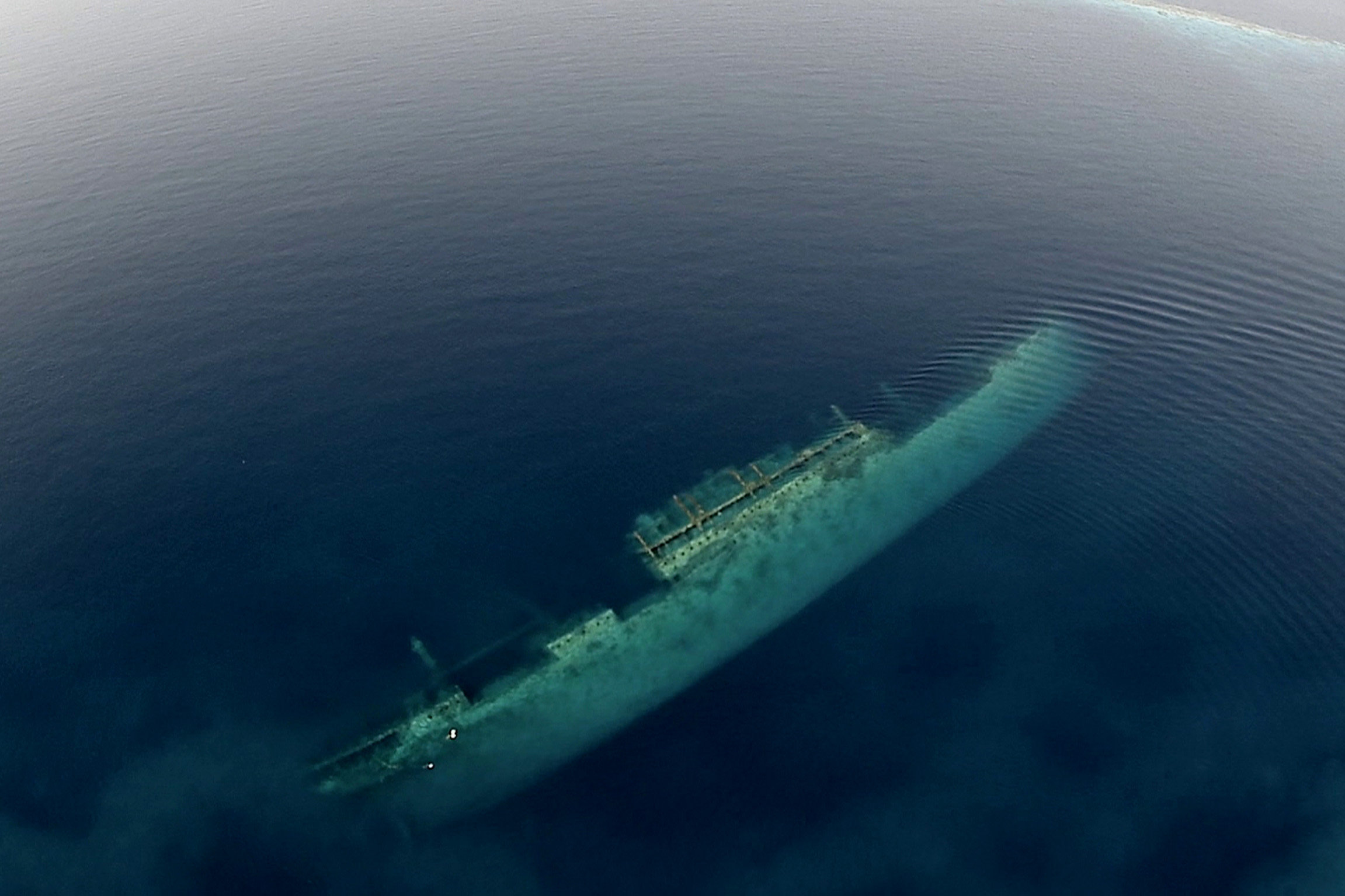 DOK: Schatzsuche unter Wasser Schiffbruch: Fast jeden dritten Tag sinkt ein Schiff von über 300 Tonnen Gewicht.