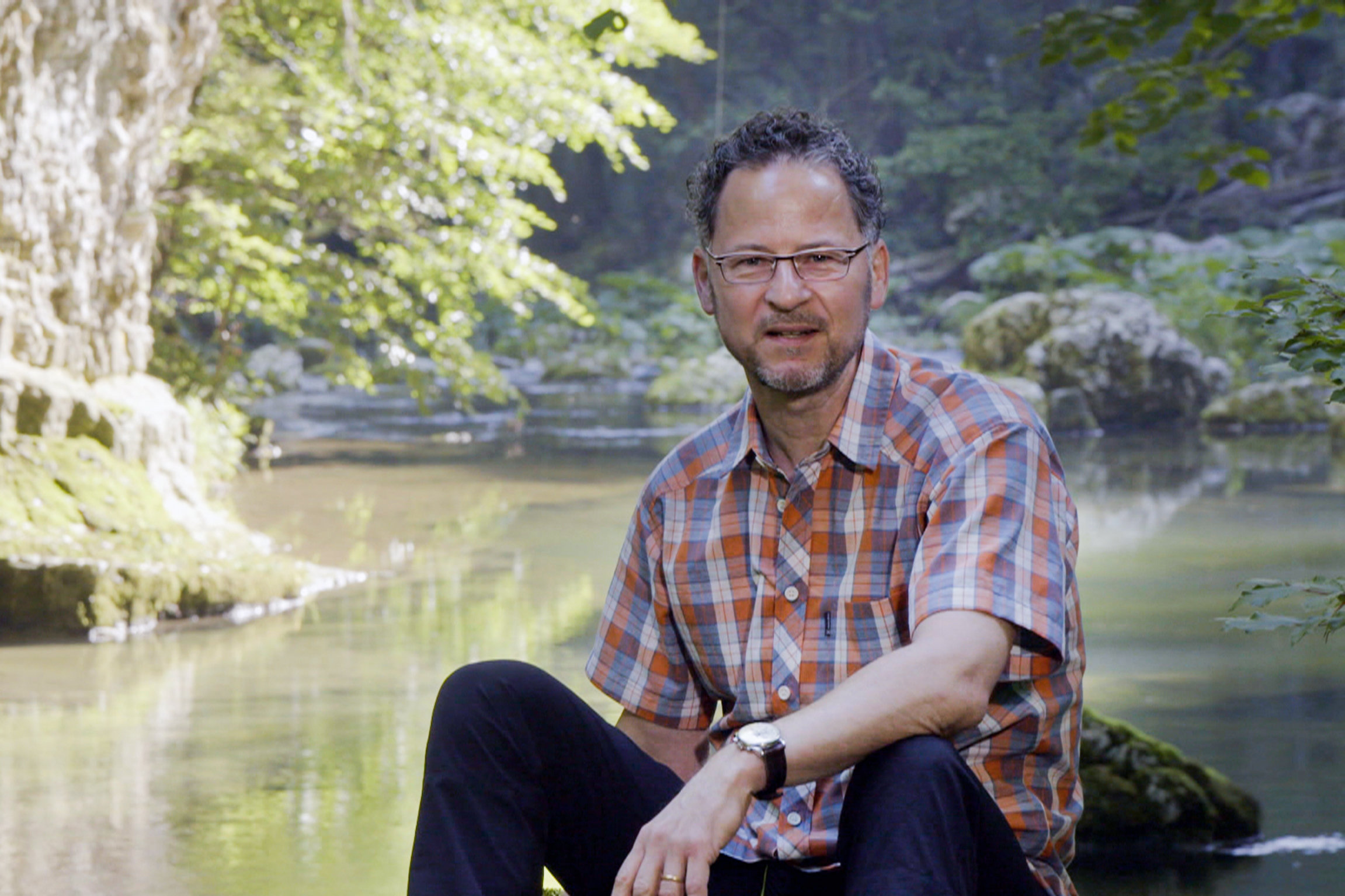 Sternstunde Religion: Spirituelle Wege der Schweiz: Via Francigena 1/3 Norbert Bischofberger am Fluss