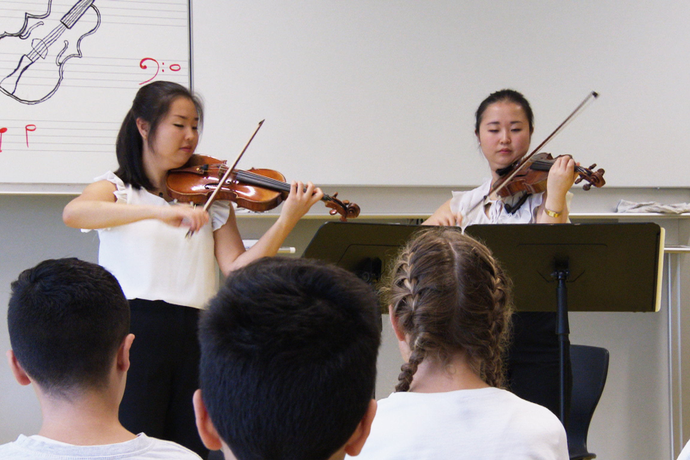 Reporter: Wenn Wunderkinder erwachsen werden Bomi und Hani Song im Einsatz für Rhapsody in School