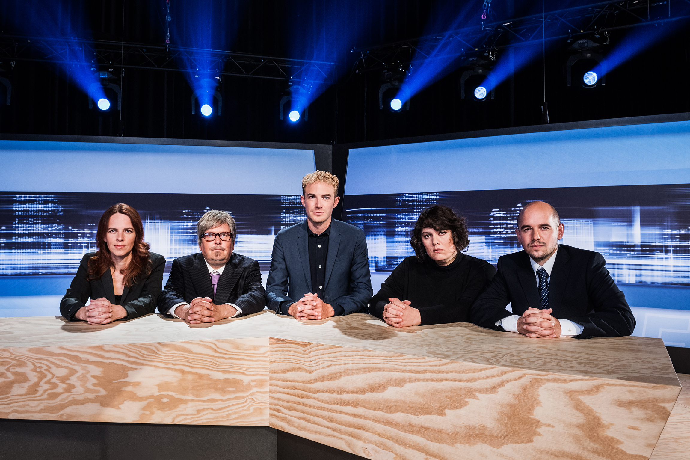 Late UpdateModerator Michael Elsener (M.) und sein Team, (v.l.) Uta Köbernick, Matt Kämpf, Michael Elsener, Patti Basler und Renato Kaiser2019Copyright: SRF/Oscar Alessio