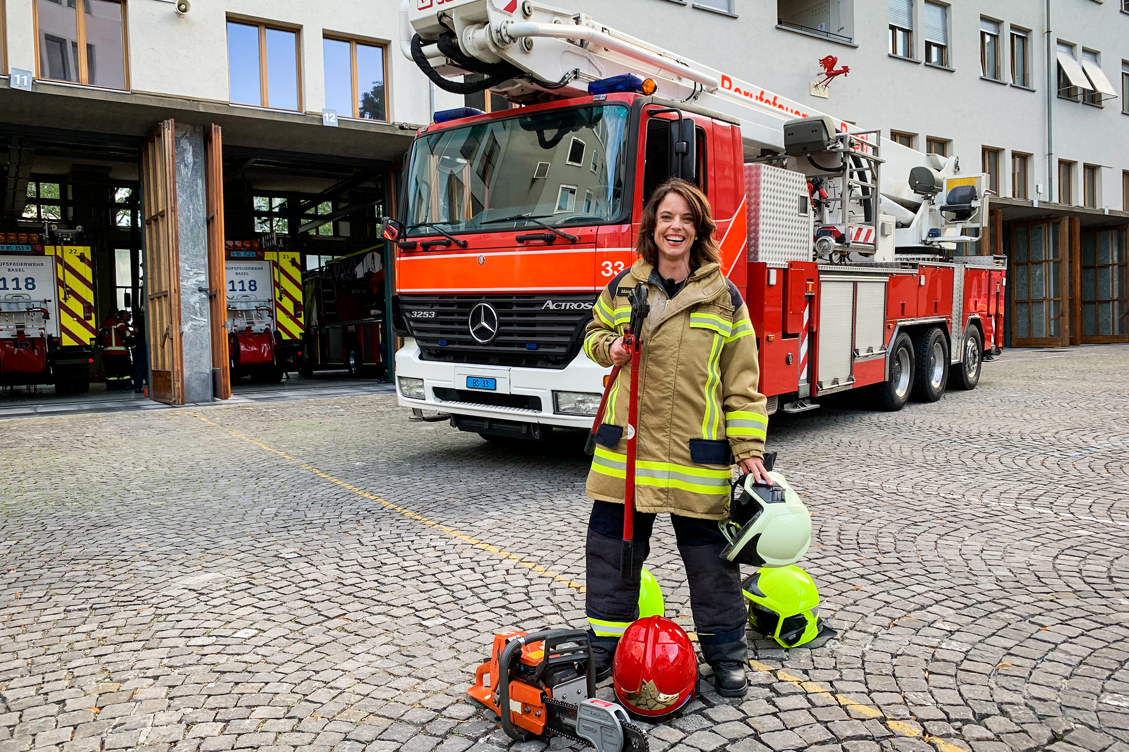 Mona mittendrin bei der Berufsfeuerwehr Staffel 4 Herbst 2019 Folge 1 Mona Vetsch bei einer 24h-Schicht der Berufsfeuerwehr Basel