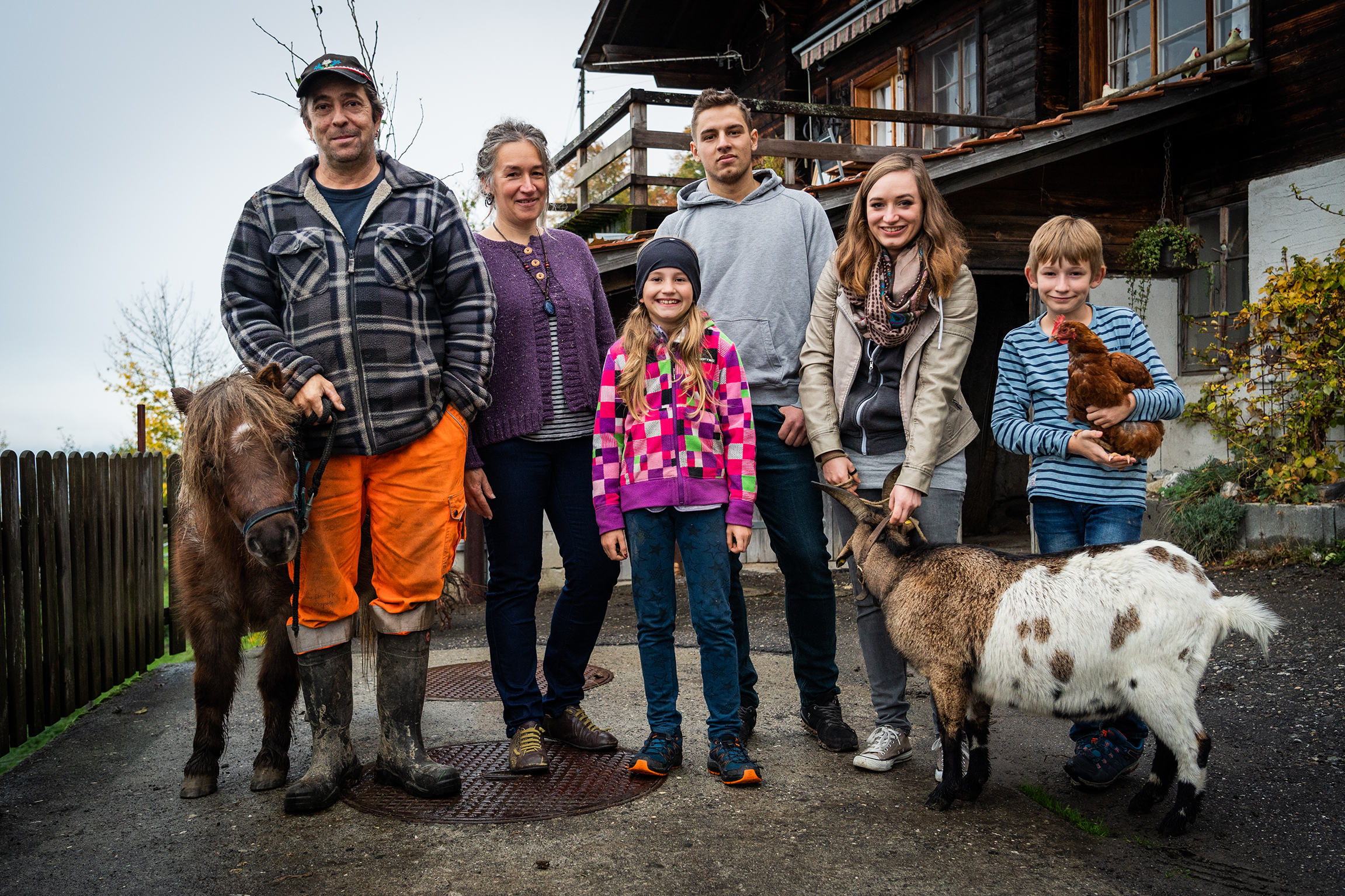 SRF bi de Lüt - Familiensache Familie Hirschi aus Iseltwald Niklaus, Pia, Sophie, Fabian, Deliah und Christian