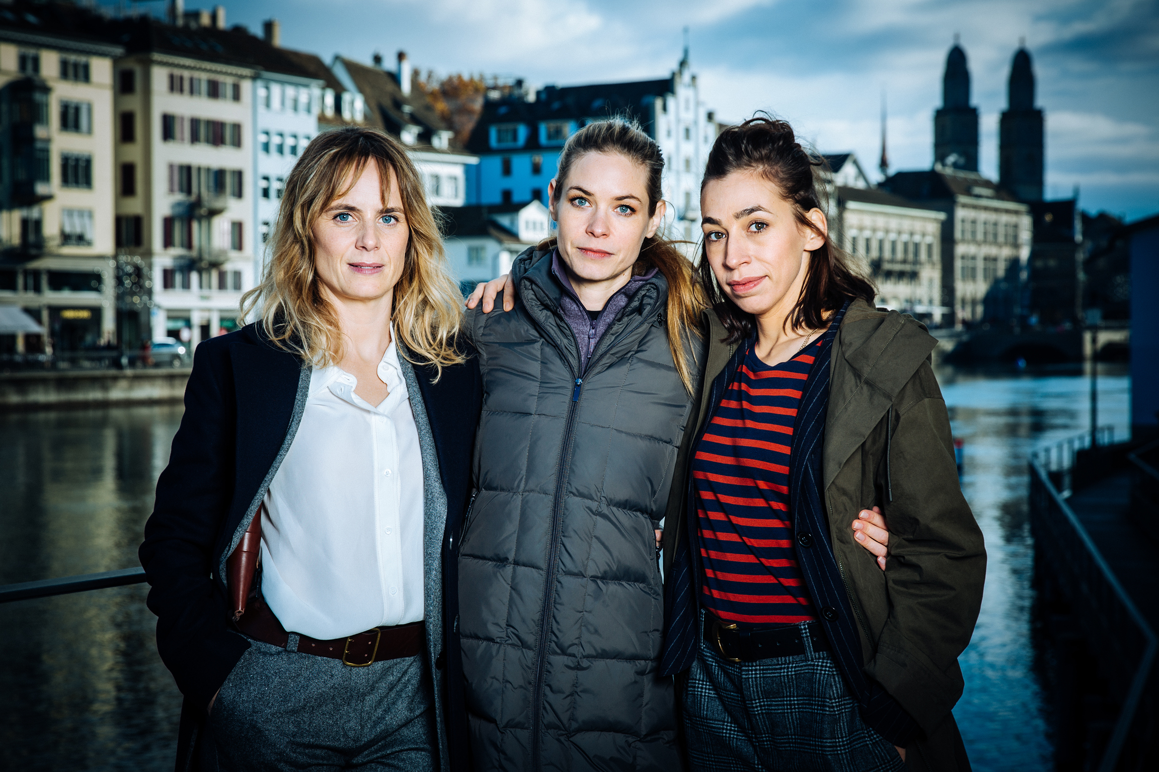 Tatort - Züri brännt 2019 Lancierungsbild:v.l.  Anna Pieri Zuercher (Schauspielerin), Viviane Andereggen (Regie) Carol Schuler Schauspielerin