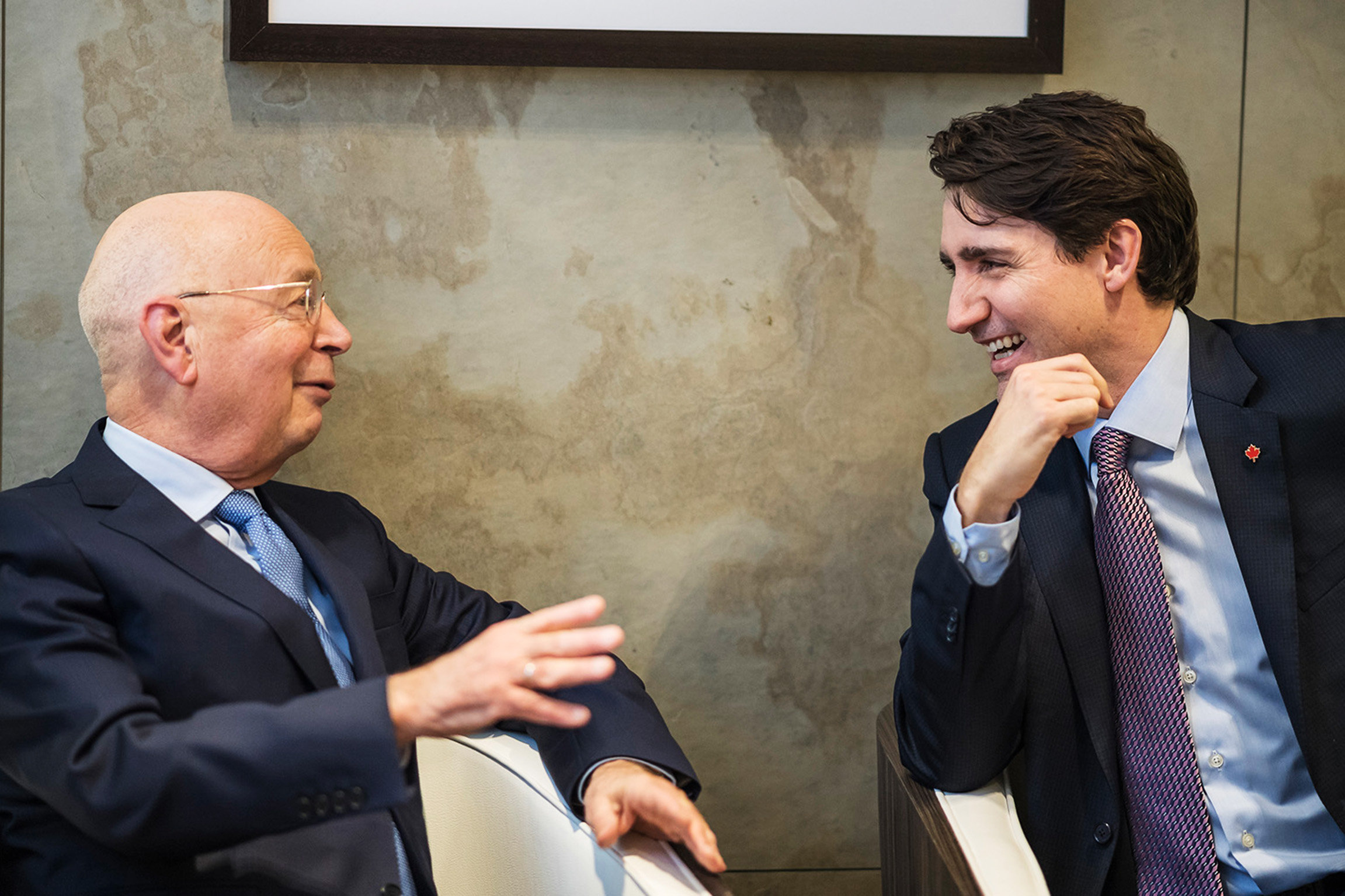 Das Forum - hinter den Kulissen des Weltwirtschaftsforums in Davos Klaus Schwab und Justin Trudeau am WEF 2018.