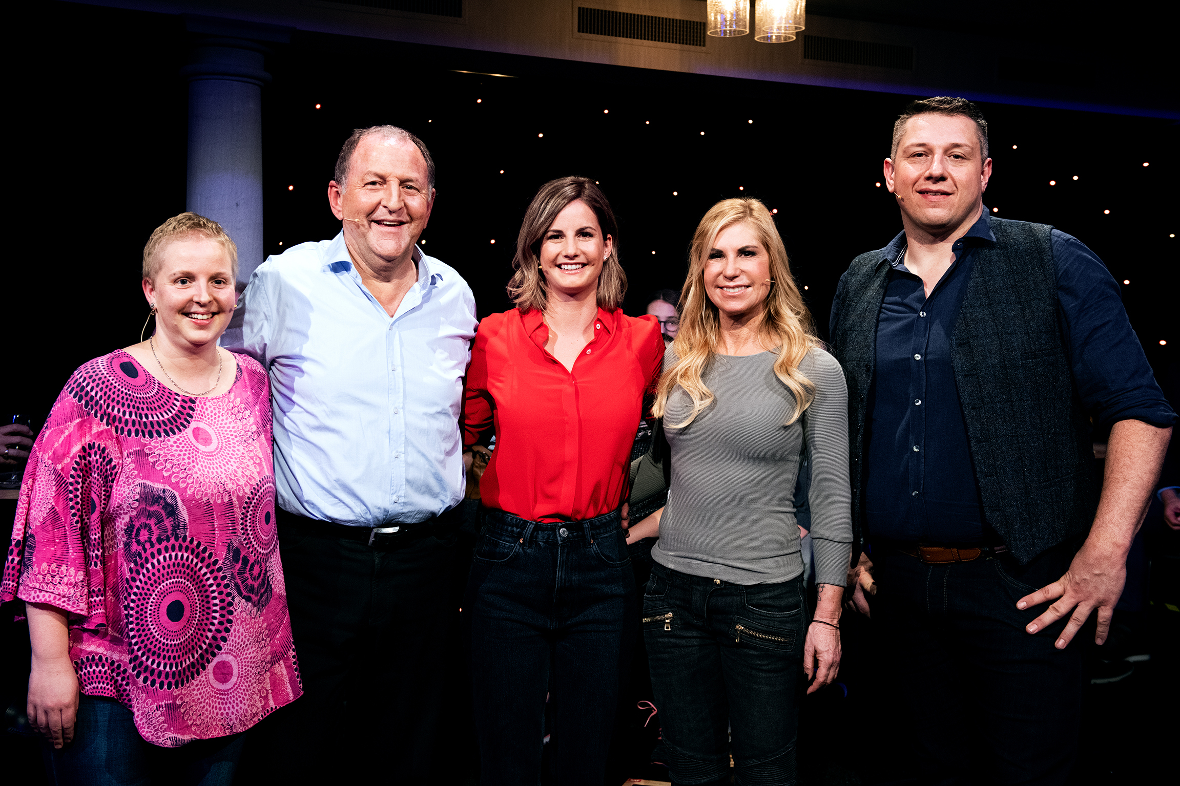 Samschtig-Jass Sendung vom 1.2.2020 Jassrunde: v.l. Jasserin, Jasser, Moderatorin Fabienne Bamert, Denise Biellmann und Jass-Schiedsrichter Jörg Abderhalden