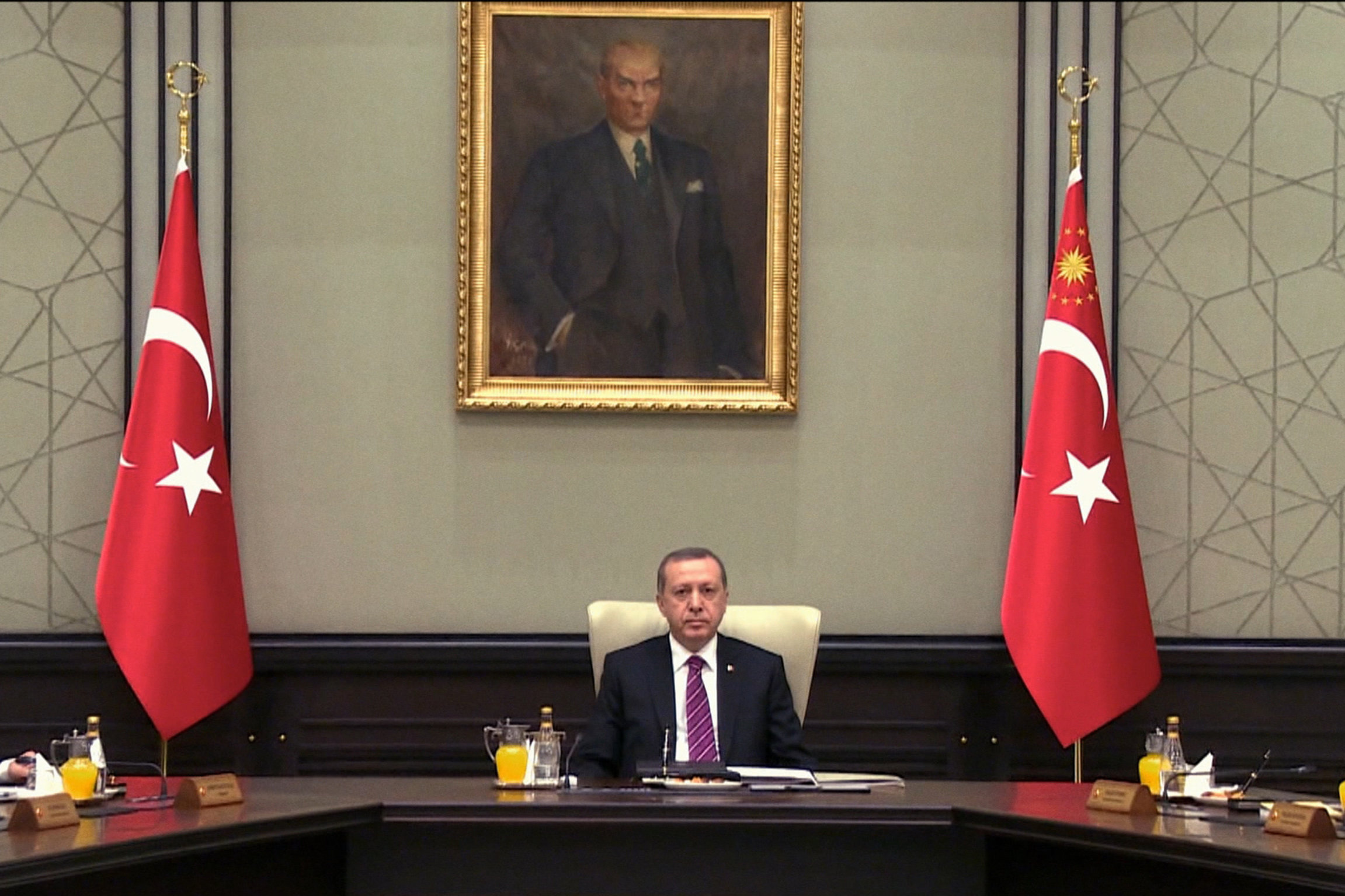 DOK Erdogans AKP Eine Partei verändert die TürkeiDie AKP mit Präsident Erdogan an der Spitze hat die Türkei tiefgreifend verändert