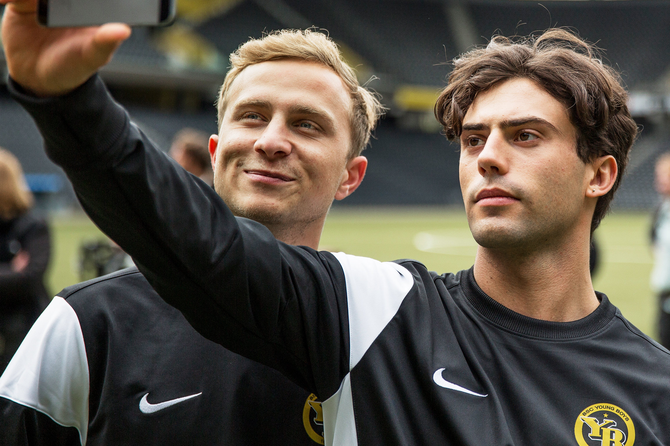 Mario Die Rivalen verlieben sich ineinander: Max Hubacher als Mario und Aaron Altaras als Leon.
