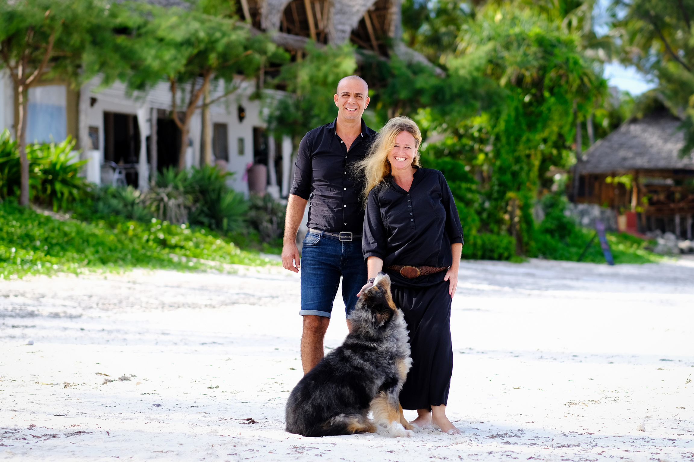Hin und weg - Staffel 3 (2020) Sansibar Die Schweizerin Nicole Pavlin führt mit ihrem marokkanischen Mann Rachid ein Hotel auf Sansibar.