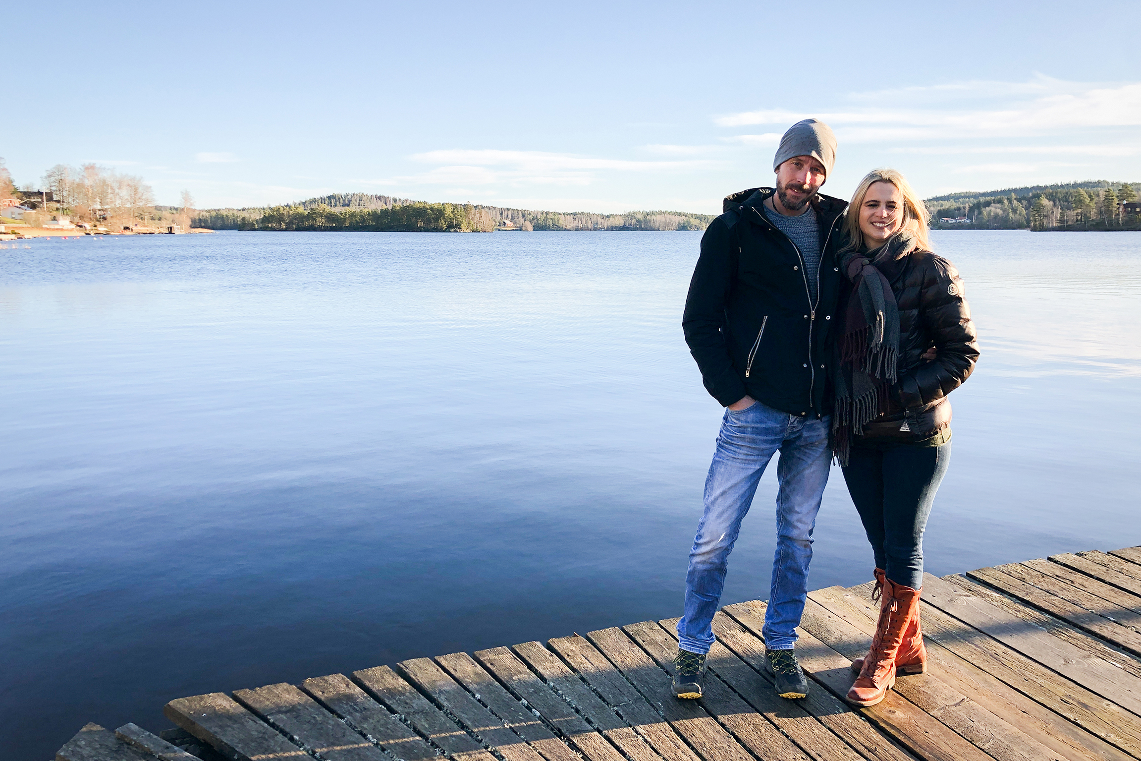 Hin und weg - Staffel 3 (2020) Schweden Niklas und Florence Wibring (Stern) freuen sich auf ihre gemeinsame Zukunft in der Nähre von Jönköping, Schweden