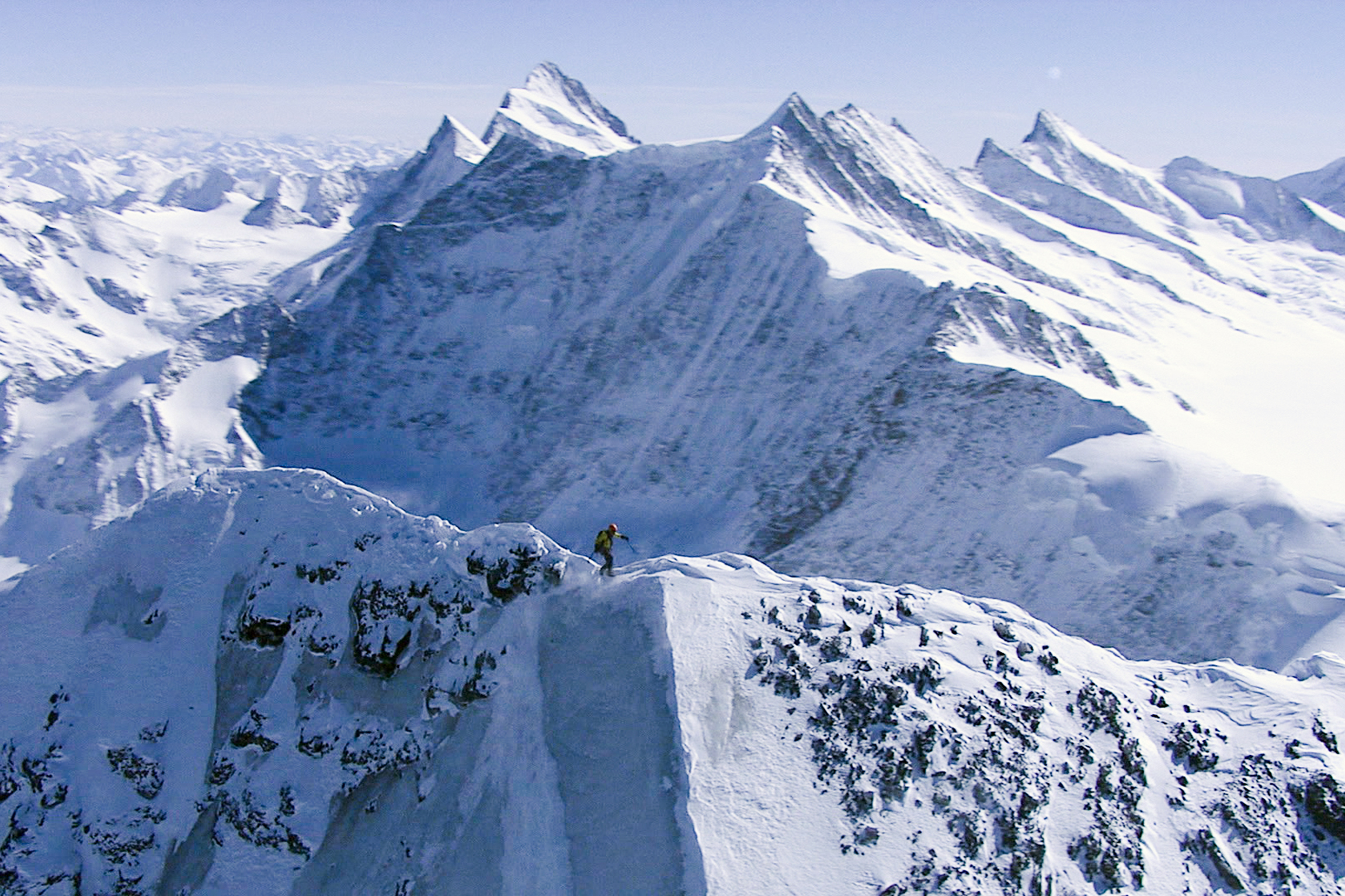 DOK Ueli Steck Auf schmalem Grat Ueli Steck im Rekordtempo über den Grat auf den Gipfel des Eigers.