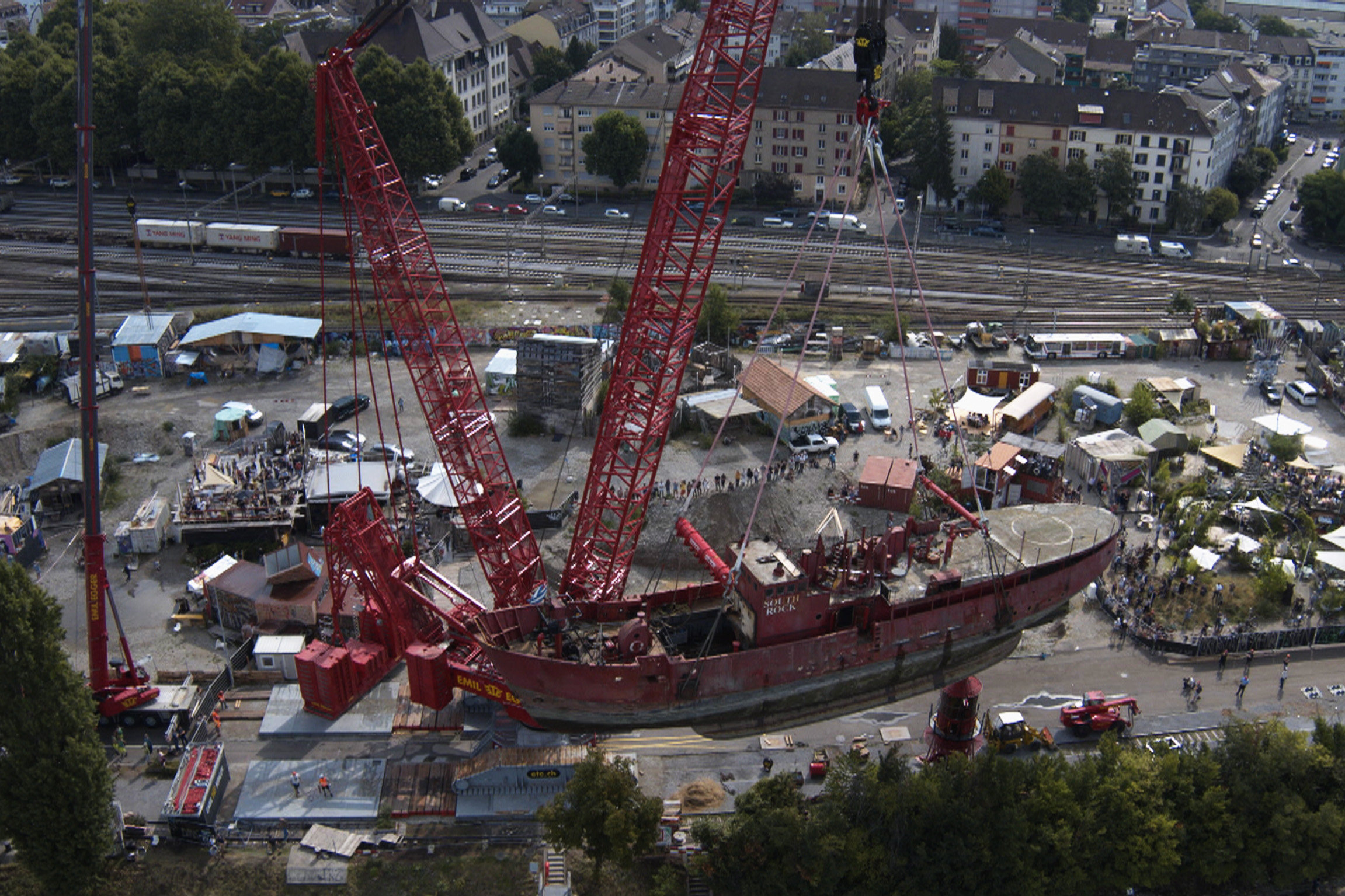 Sternstunde Kunst: Freiraum Die Kunst der UnruheKommt ein Schiff geflogen! Das Freiraum-Projekt «Holzpark» erhält eine neue Attraktion: einen Kulturraum passend zur Umgebung des Basler Rheinhafens in maritimer Form.