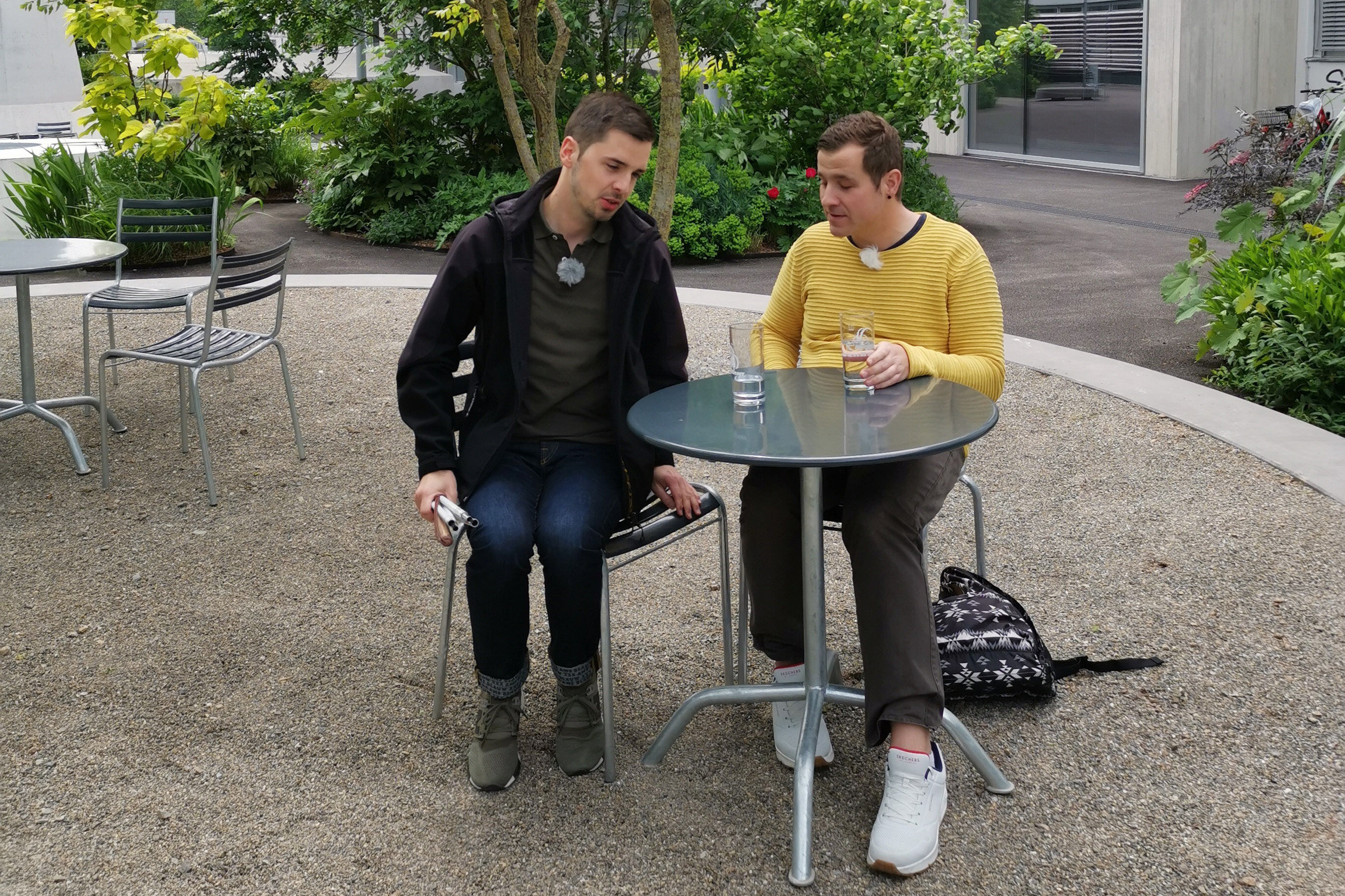 SRF DOK: BlindflugJonas Pauchard (l.) und Yves Kilchör beim Interview im SRF im Frühsommer 2020Copyright: SRF