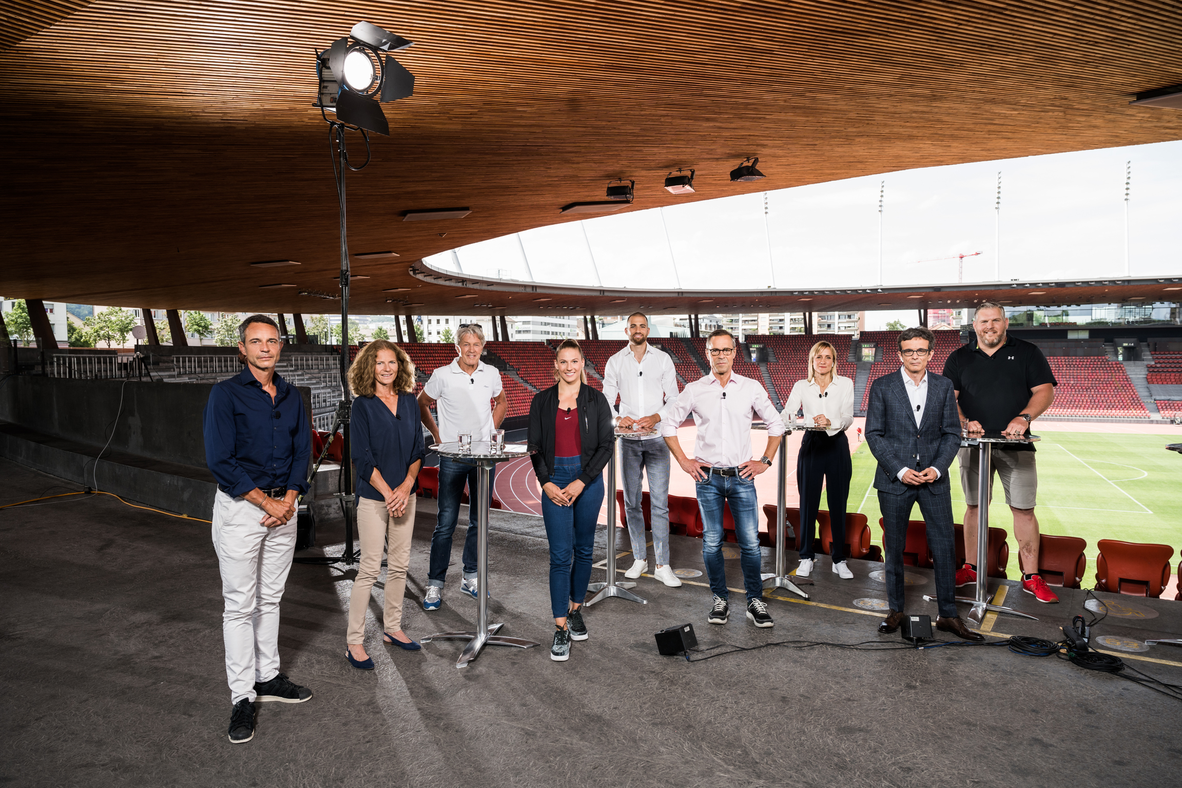 Club - im Letzigrund Wie weiter mit dem Profisport?Bernhard Heusler, Monika Moser, Bernhard Russi, Angelica Moser, Kariem Hussein, Matthias Hüppi, Barbara Lüthi, Peter Hossli, Christian Stucki