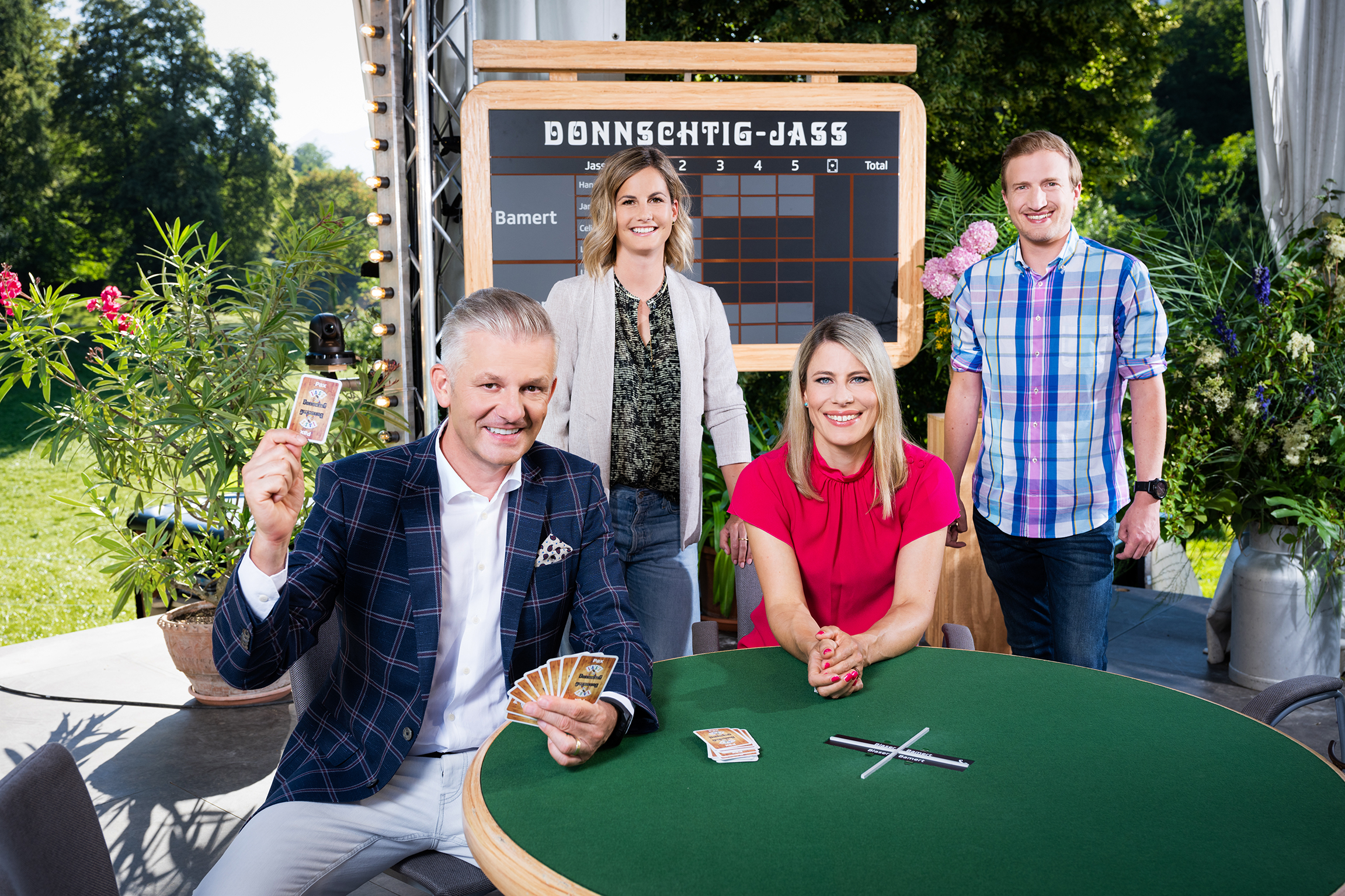 Donnschtig-Jass Das Donnschtig-Jass-Team: v.l. Rainer Maria Salzgeber, Fabienne Bamert, Stefan Büsser und Sonja Kälin