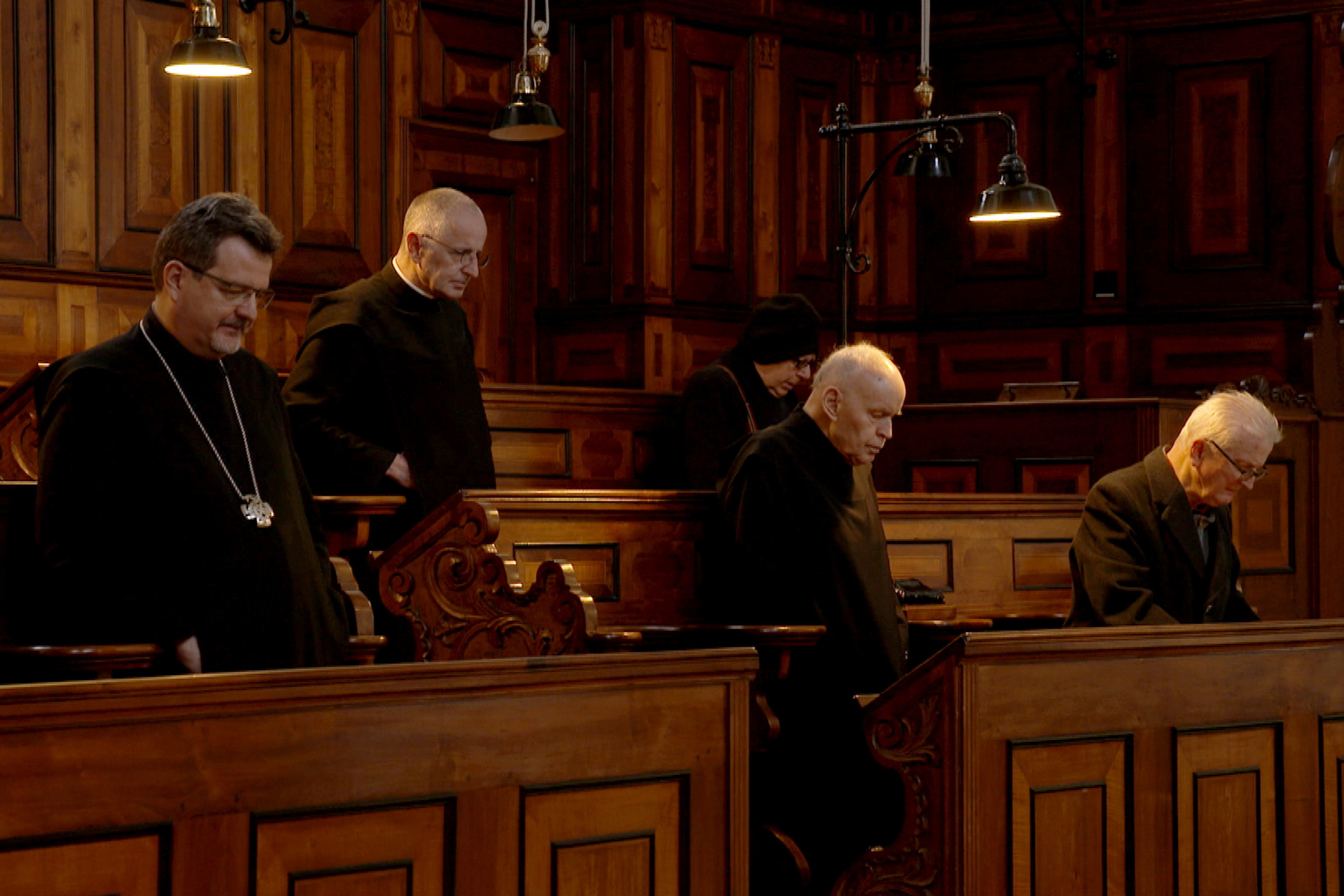 Reporter: Abt mit Leib und Seele Chorgebet, Kloster Engelberg – Abt Christian Meyer (l.)
