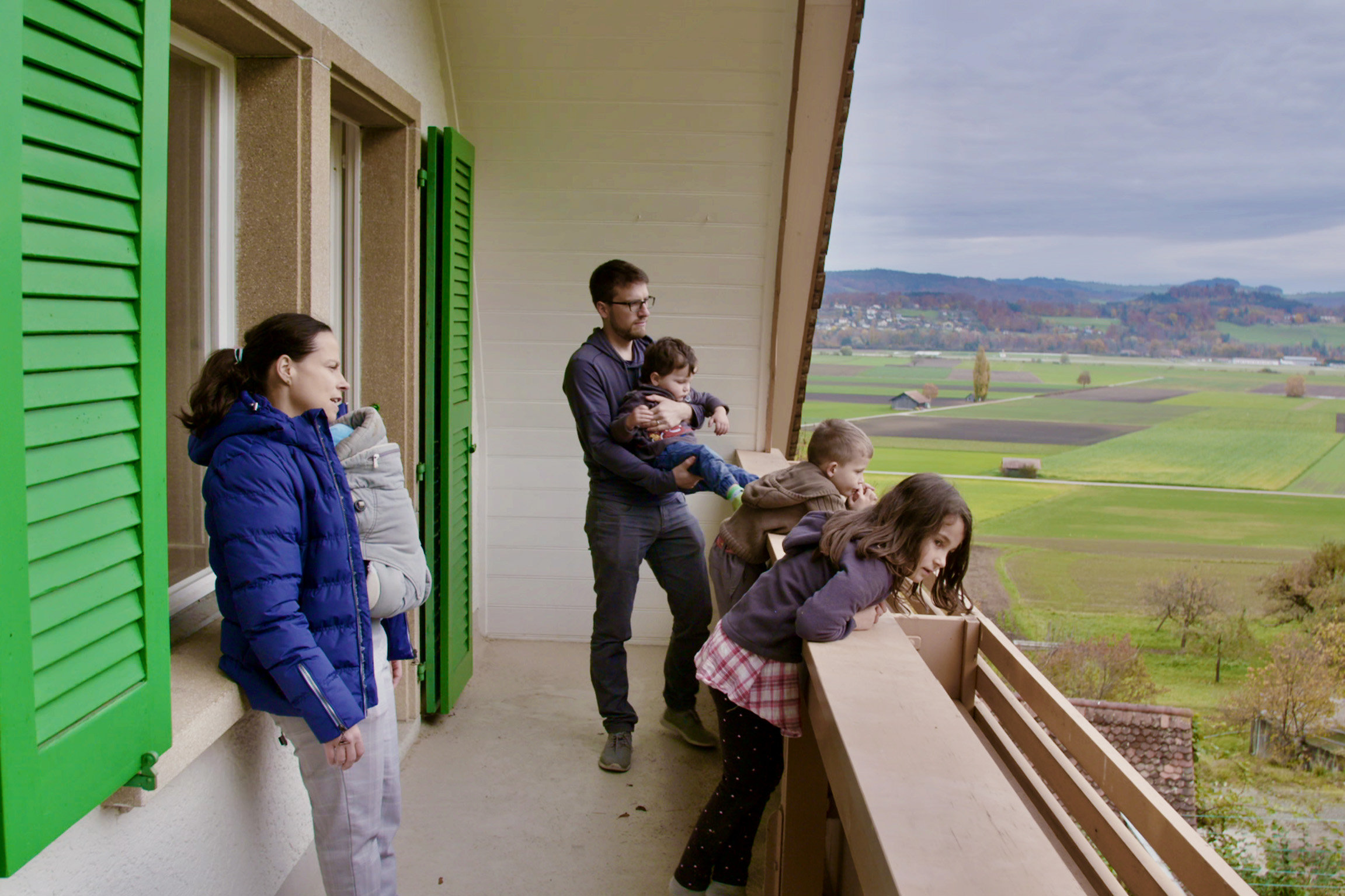 SRF DOK Die Schere – Der Graben zwischen Arm und Reich Familie Schneider-Riehle's neues Haus