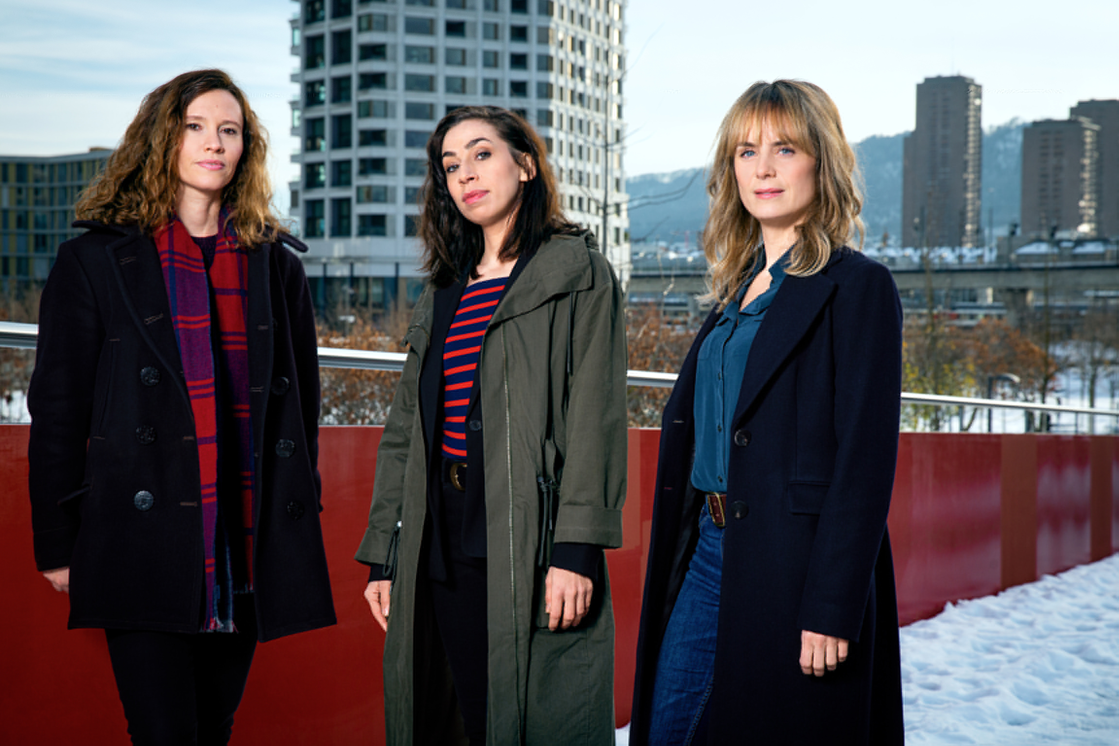 Drehstart zu den neuen «Tatort»-Folgen aus Zürichv.l. Regisseurin Christine Repond mit den beiden Hauptdarstellerinnen Carol Schuler und Anna Pieri Zuercher2021Copyright: SRF/Sava Hlavacek