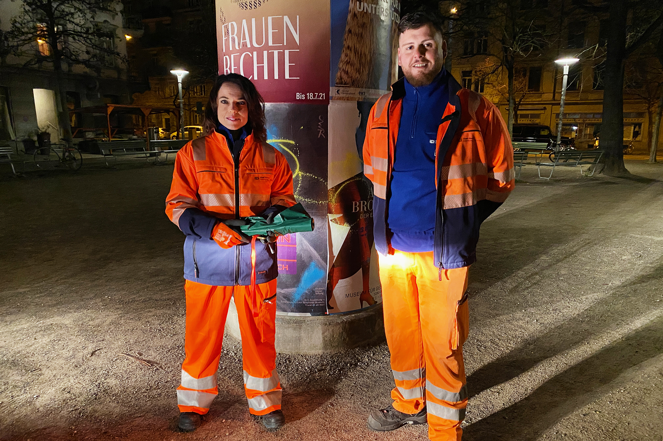 Mona mittendrin Im Abfallberg Um vier Uhr morgens – wenn die Stadt Zürich noch schläft – ist Mona Vetsch schon unterwegs mit Stadtreiniger Vito Monardo 2021