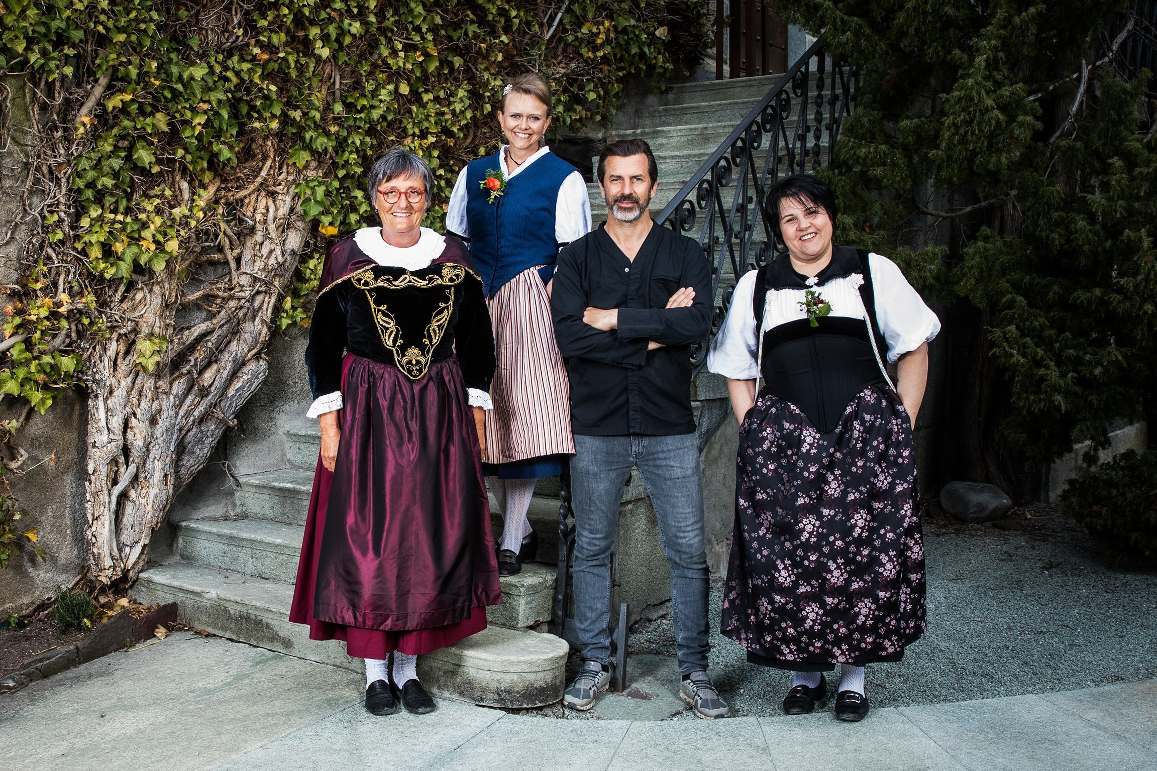 SRF bi de Lüt —  Landfrauenküche SpezialFrühlingsfestv.l. Migga Falett, Brigitte  Inderbitzin, Andreas Caminada und Barbara Gerber2021Copyright: SRF/Ueli Christoffel