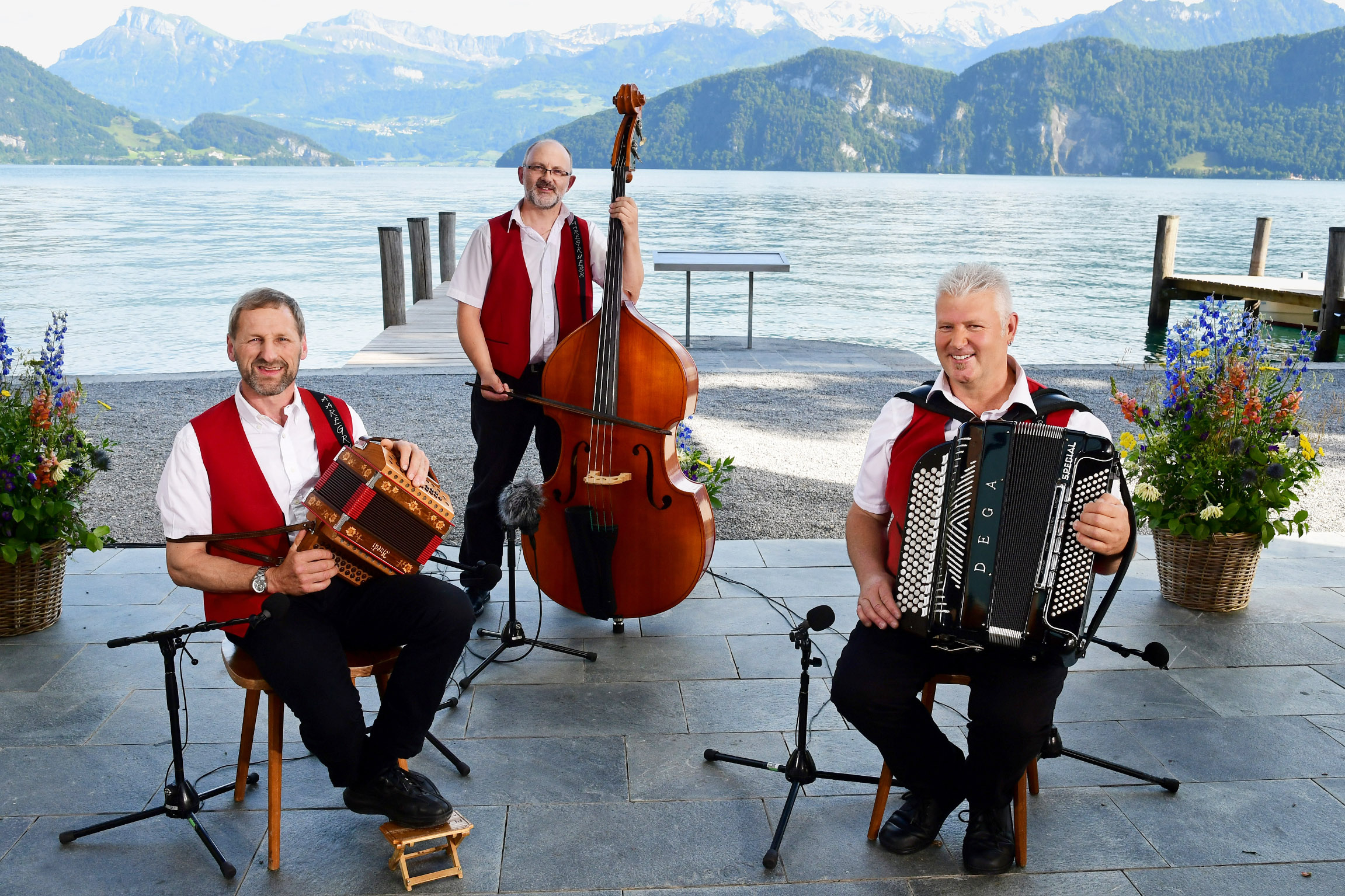 Potzmusig Familiesummer Familie Gerber aus Wiggen LUTrio Aaregruess mit Ruedi Gerber (Schwyzeroergeli), Heinz Zaugg (Akkordeon) und Niklaus Steiner (Bass). 2021