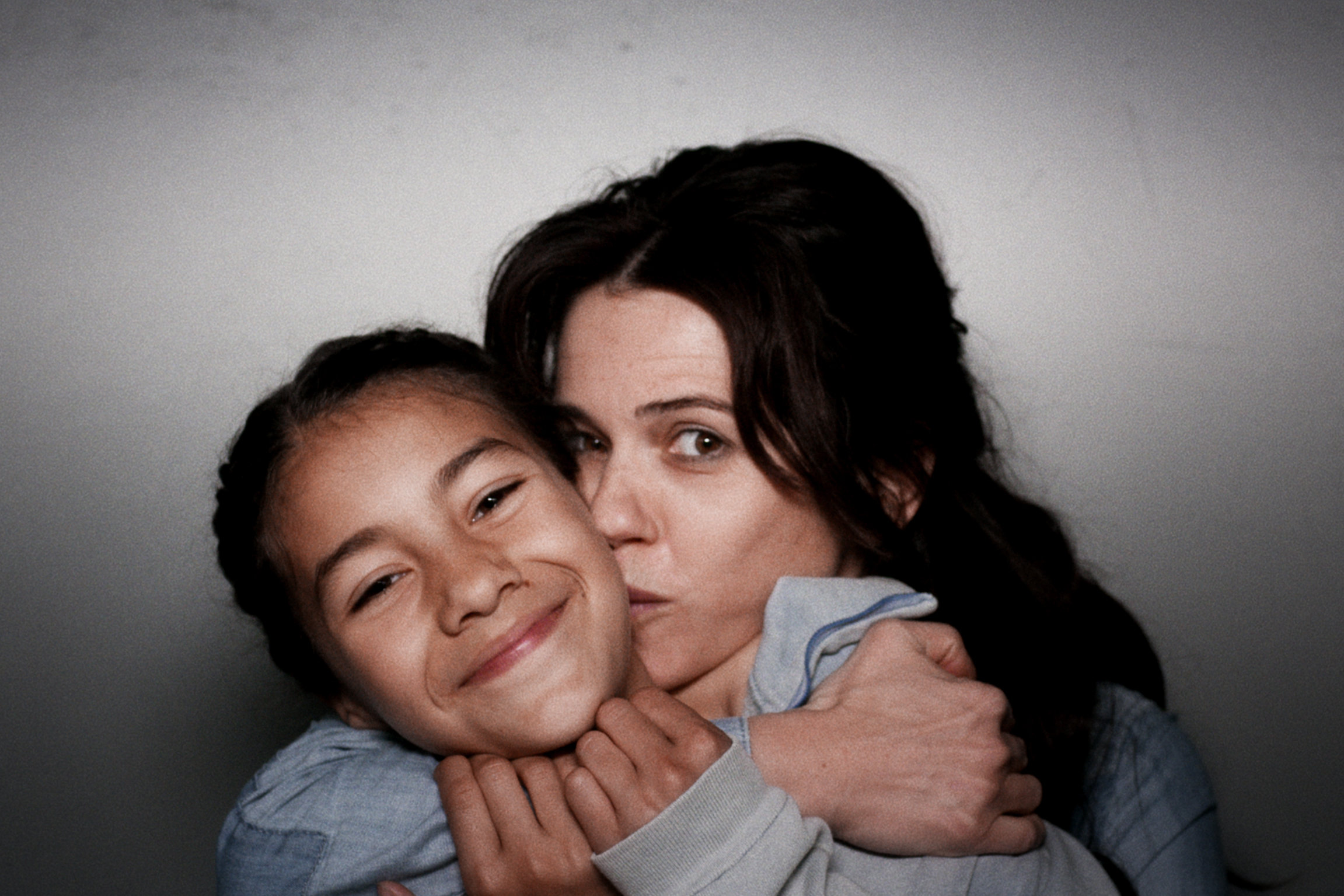 Platzspitzbaby In guten Zeiten: Luna Mwezi als Mia, Sarah Spale als Sandrine