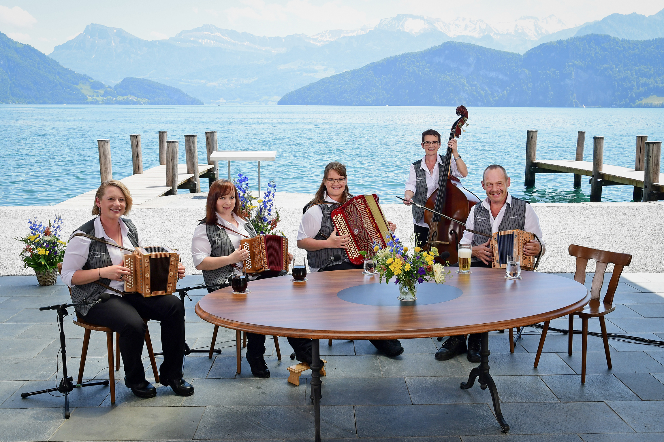 Potzmusig Familiesummer Familie Schmid aus Frutigen BE Familie Schmid mit Janine, Monika, Melanie, Marianne und Ruedi. 2021